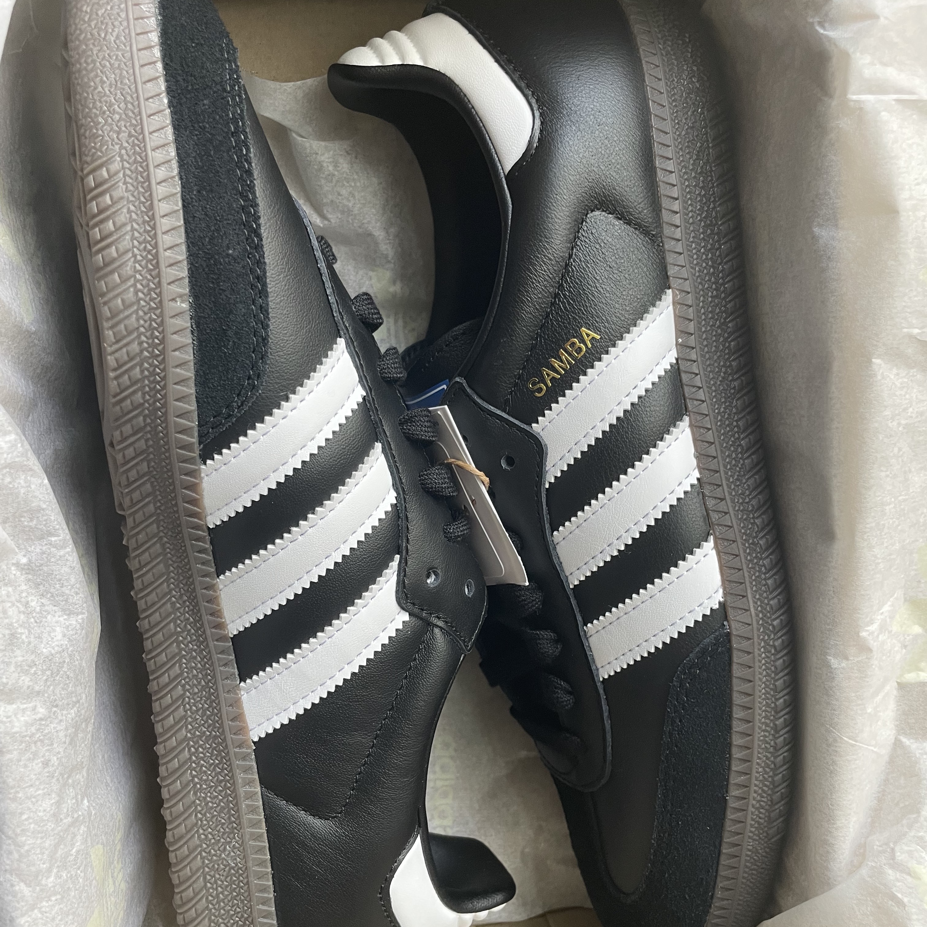 Adidas Samba OG Black White Gum 착용 스타일