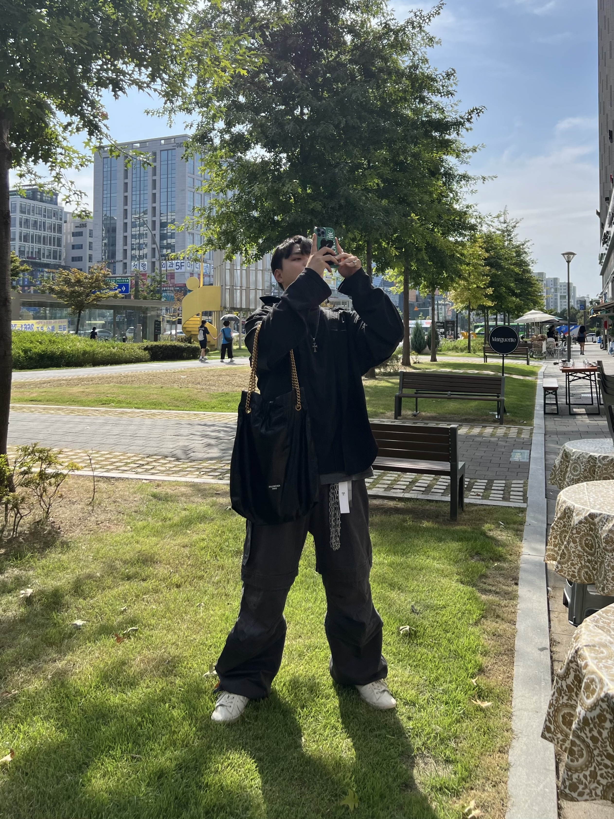 Farfromwhat Far Layered Work Pants Charcoal, Balenciaga x Adidas Stan Smith Worn Out White Green 착용 스타일 - 2