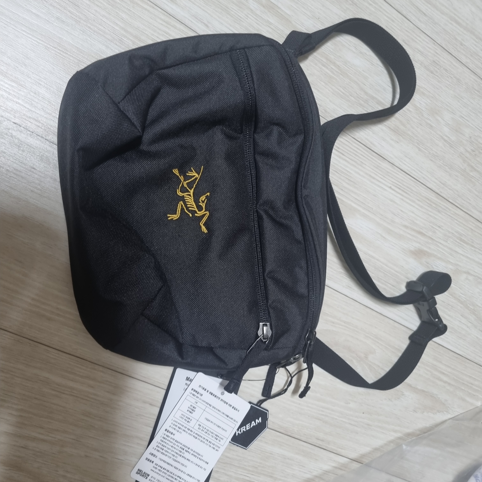 Arc'teryx Mantis 2 Waistpack 24K Black 착용 스타일