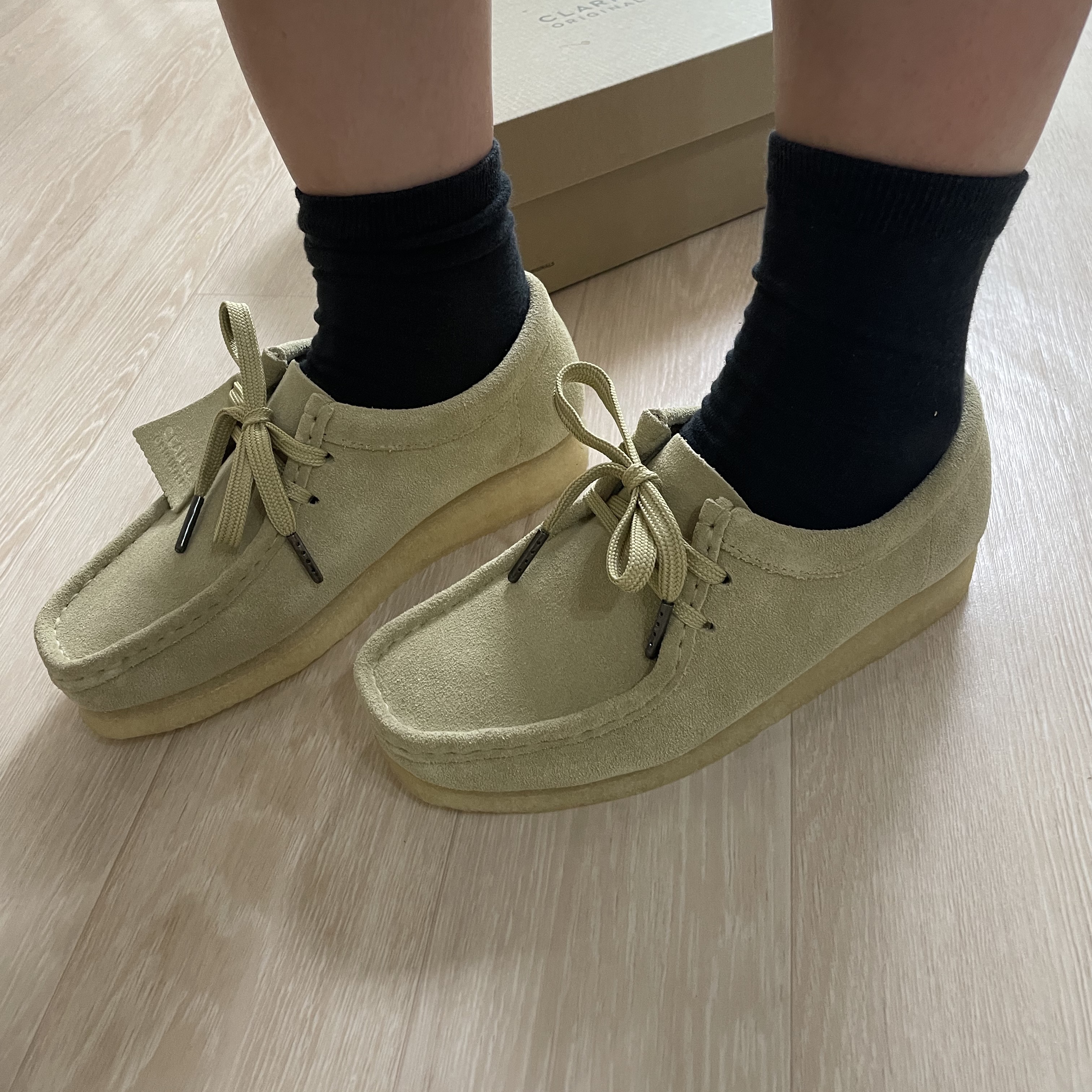 (W) Clarks Wallabee Maple Suede 착용 스타일 - 3