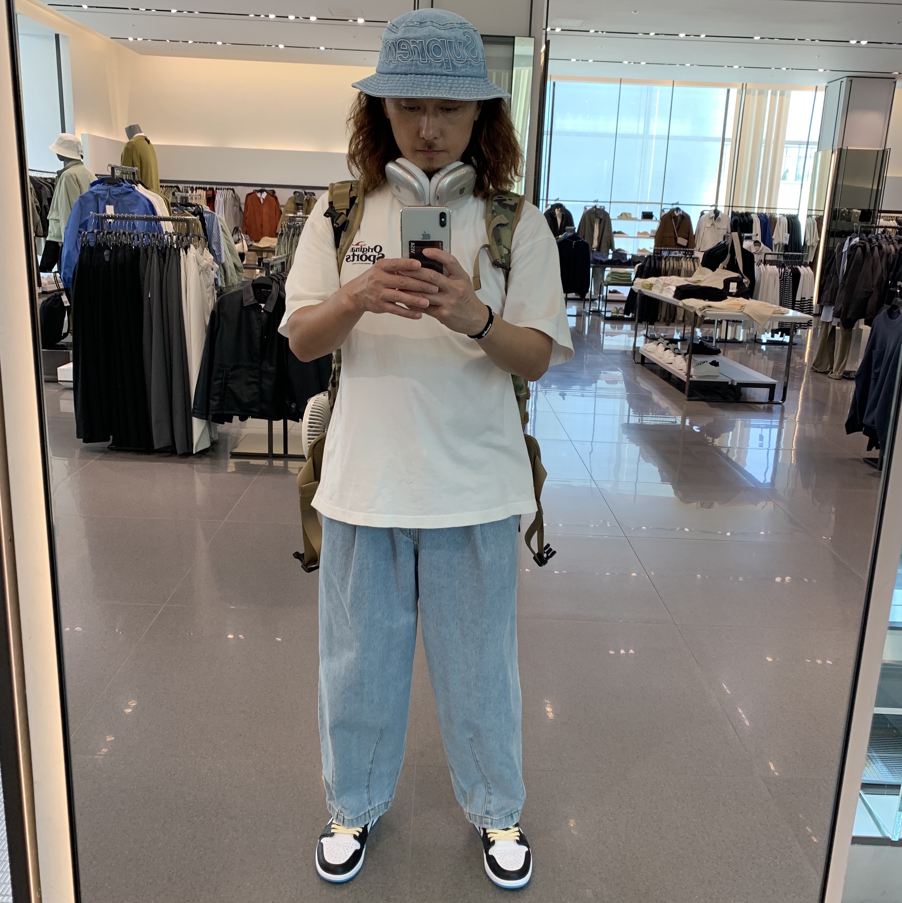 Jordan 1 Retro Low OG Black and Dark Powder Blue, Supreme Outline Crusher Denim - 23SS 착용 스타일 - 2