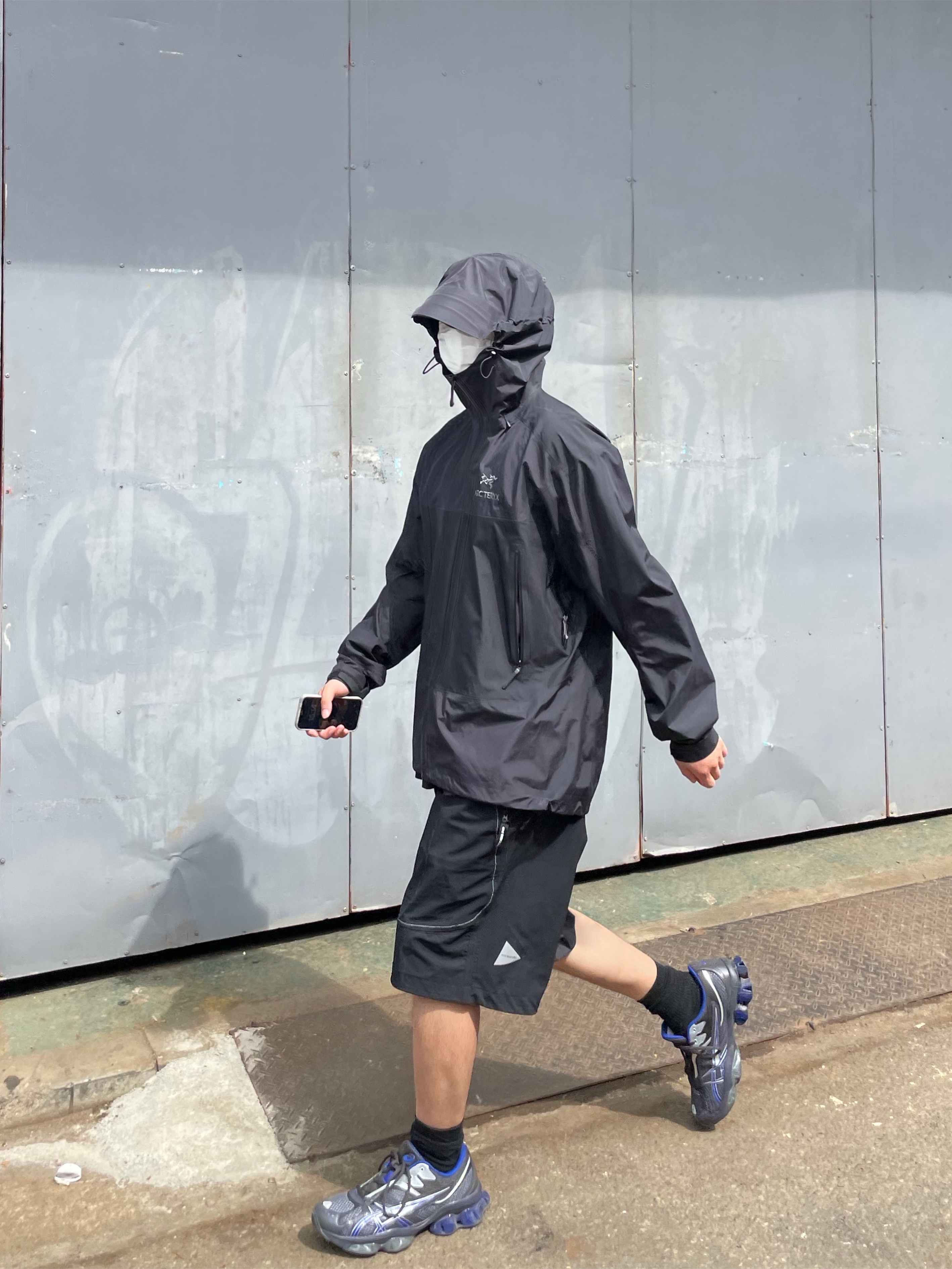 Asics x Kiko Kostadinov Gel-Quantum Zientzia Dark Grey, Arc'teryx Zeta SL Jacket Black 착용 스타일