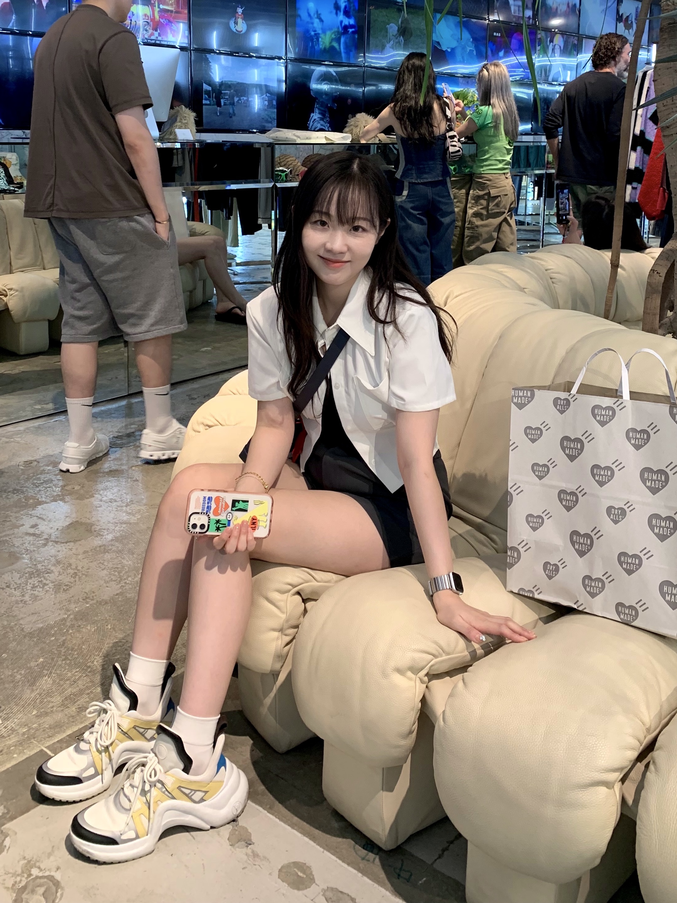 (W) Louis Vuitton LV Archlight Sneakers Yellow 착용 스타일