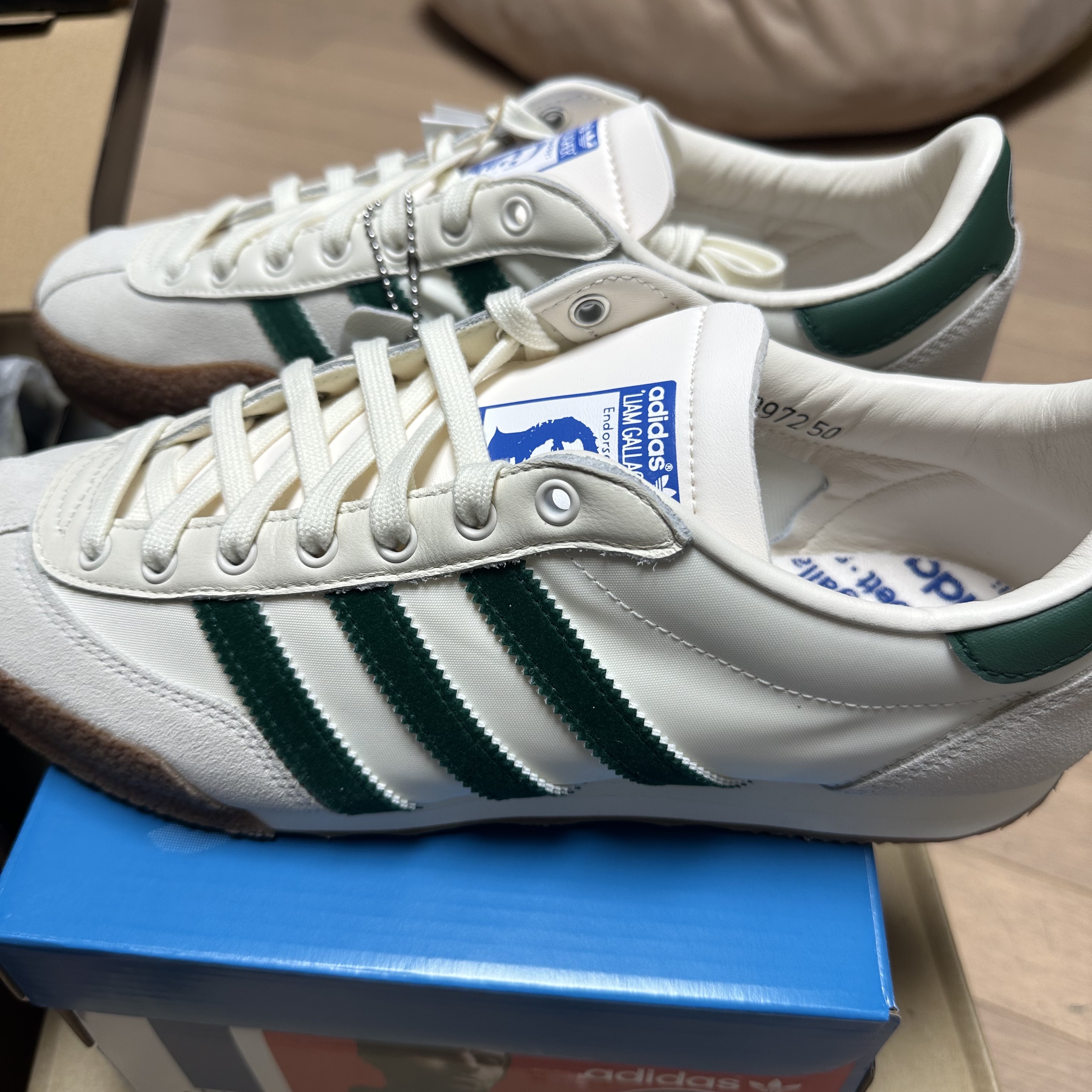 Adidas x Liam Gallagher Spezial LG II Cream White Collegiate Green 착용 스타일 - 3