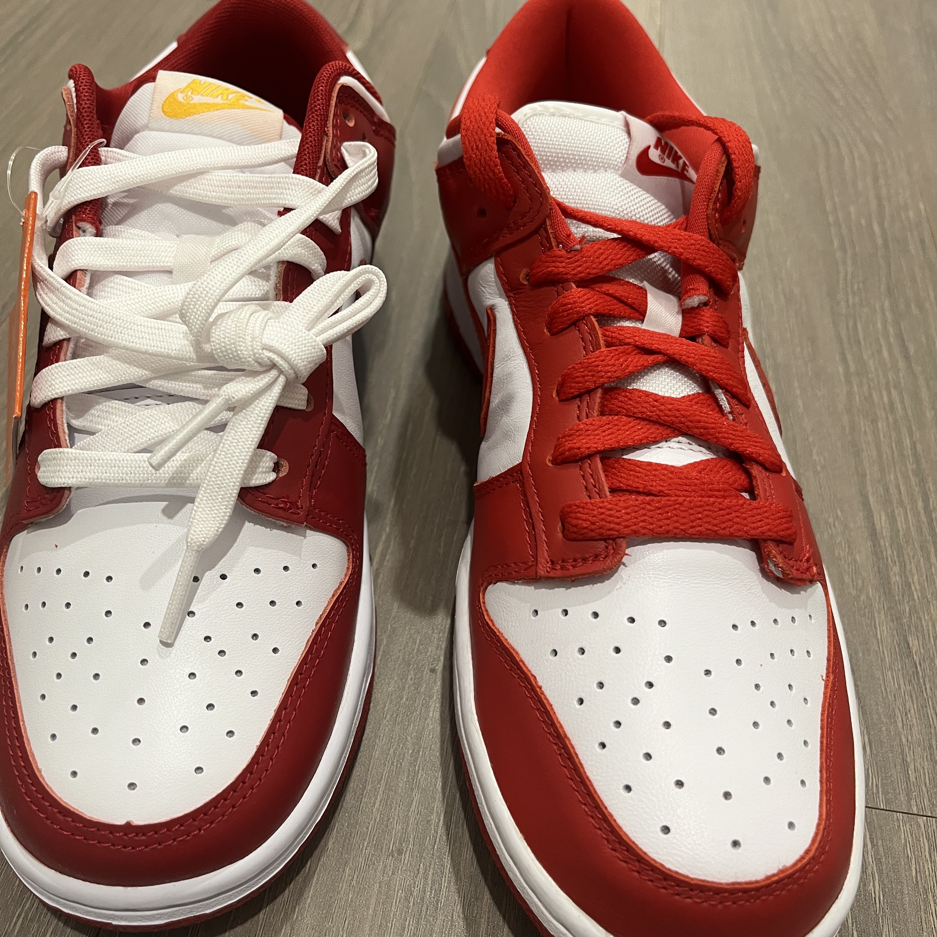 Nike Dunk Low SP White and University Red 2023, Nike Dunk Low Retro Gym Red 착용 스타일 - 1