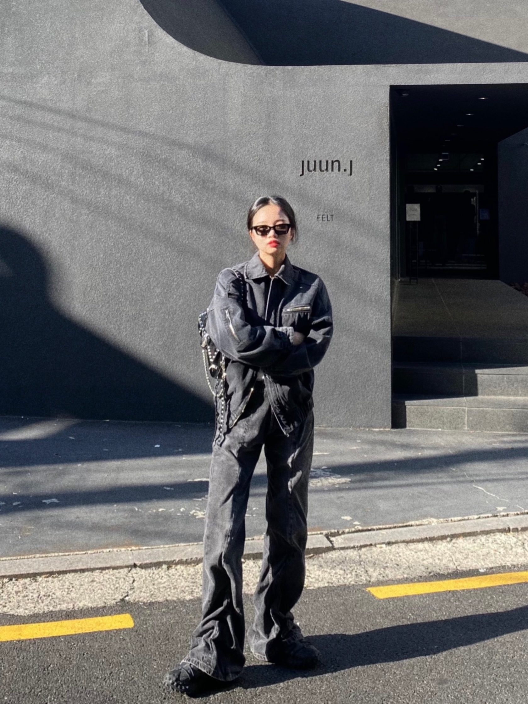 Y/Project Classic Wire Jeans Black - 22FW, Nike ACG Mountain Fly Low Gore-Tex SE Dark Smoke Grey 착용 스타일