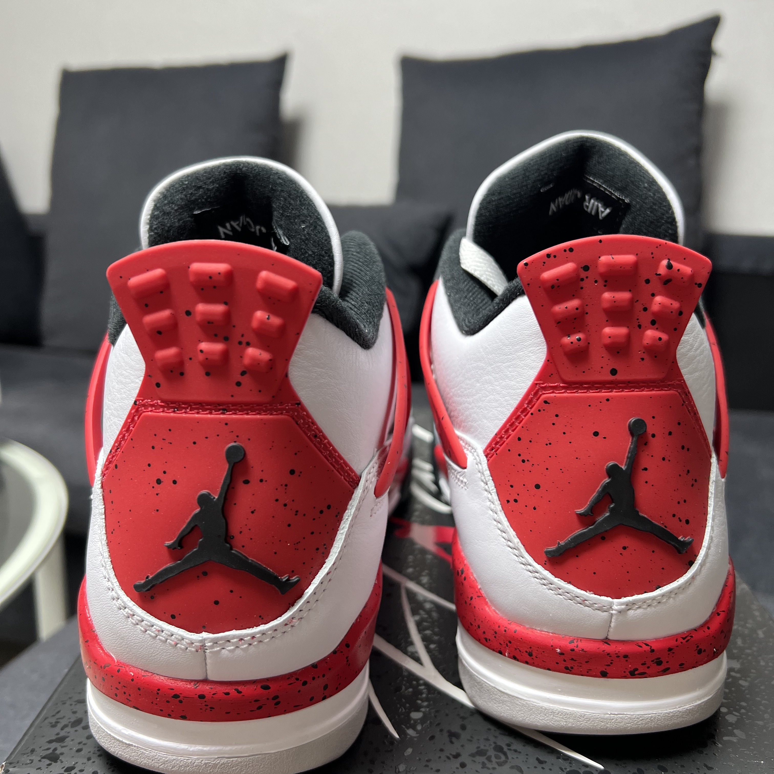 Jordan 4 Retro Red Cement 착용 스타일 - 3