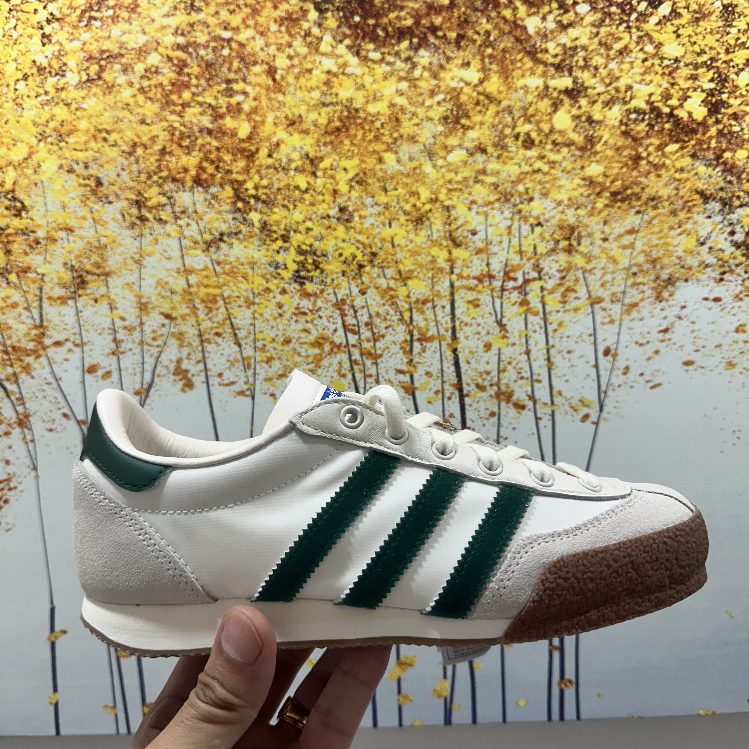 Adidas x Liam Gallagher Spezial LG II Cream White Collegiate Green 착용 스타일 - 1
