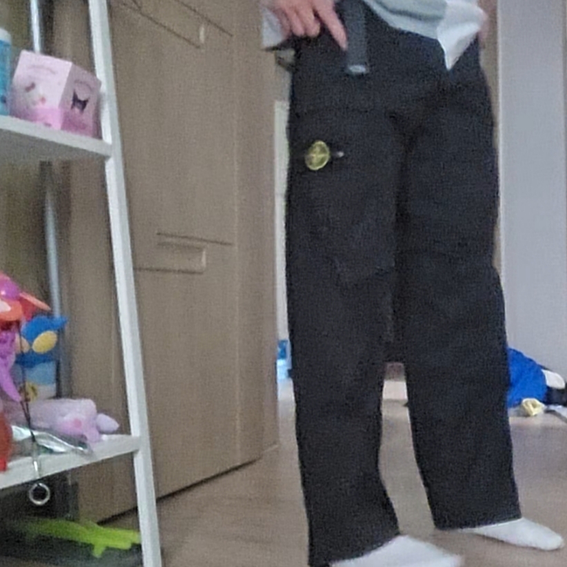 Stone Island 31603 Tela Paracadute Cargo Pants Black - 22SS 착용 스타일