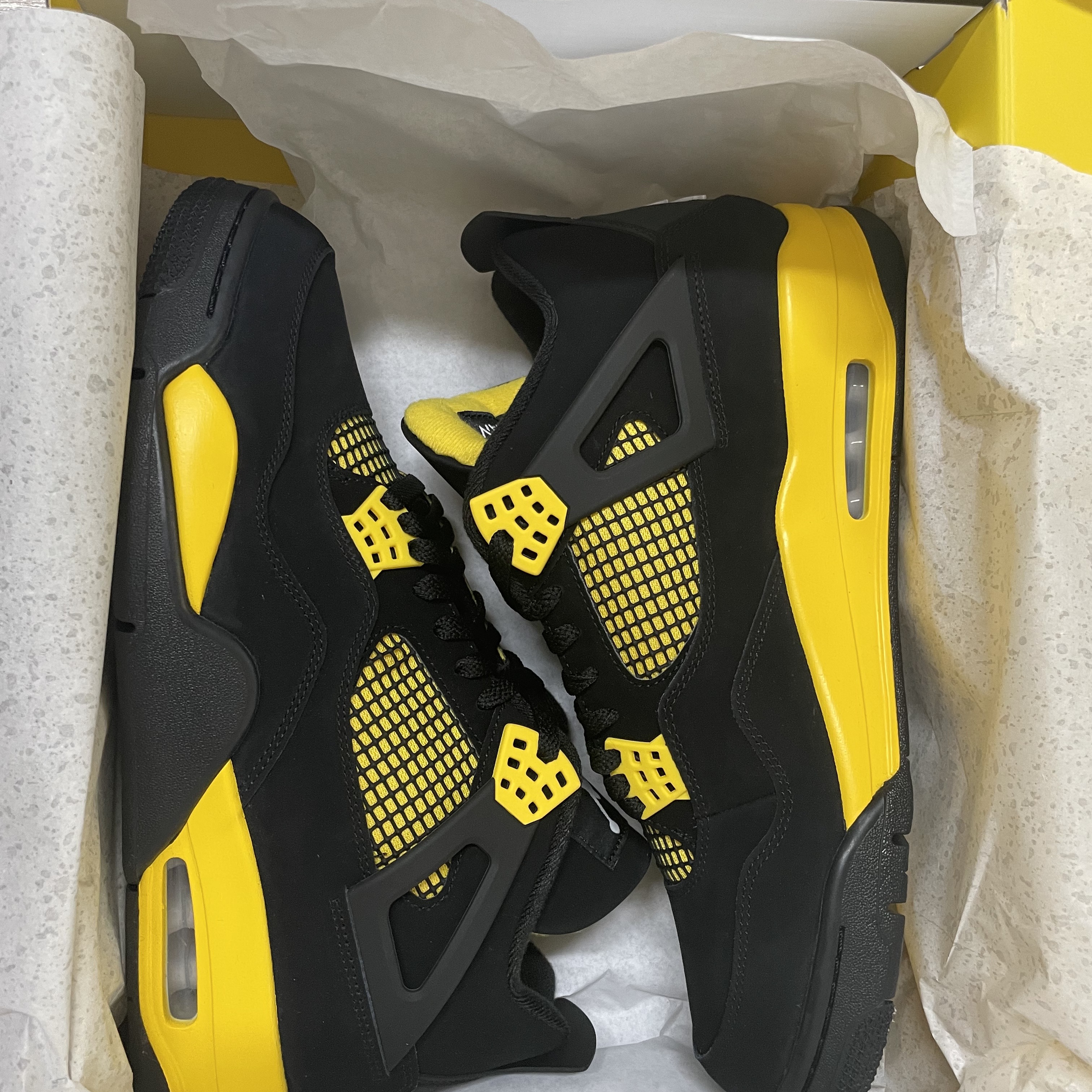 Jordan 4 Retro Thunder 2023 착용 스타일