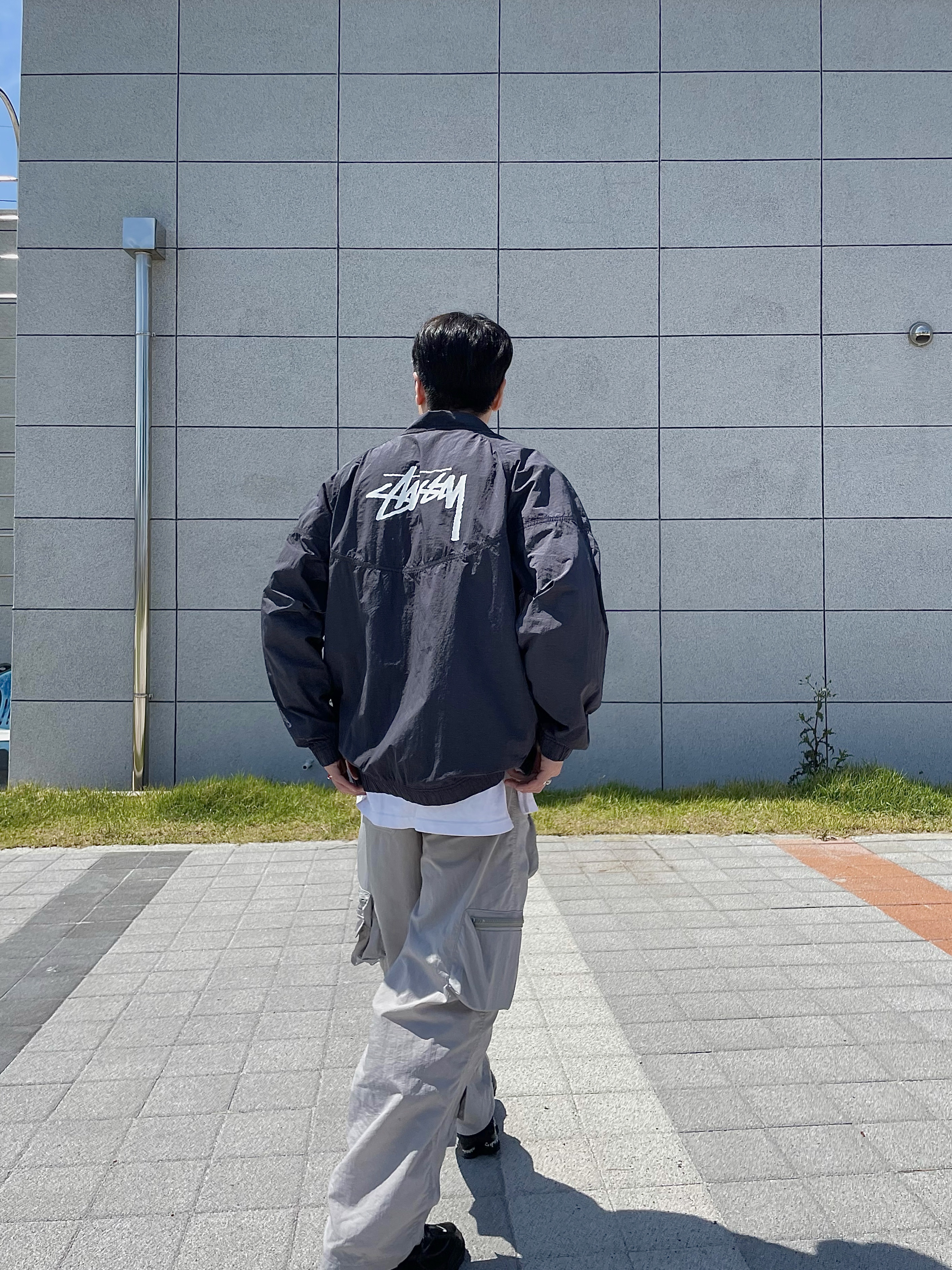 Nike x Stussy Windrunner Jacket Off Noir, Nike x Supreme Shox Ride 2 SP Black 착용 스타일 - 3