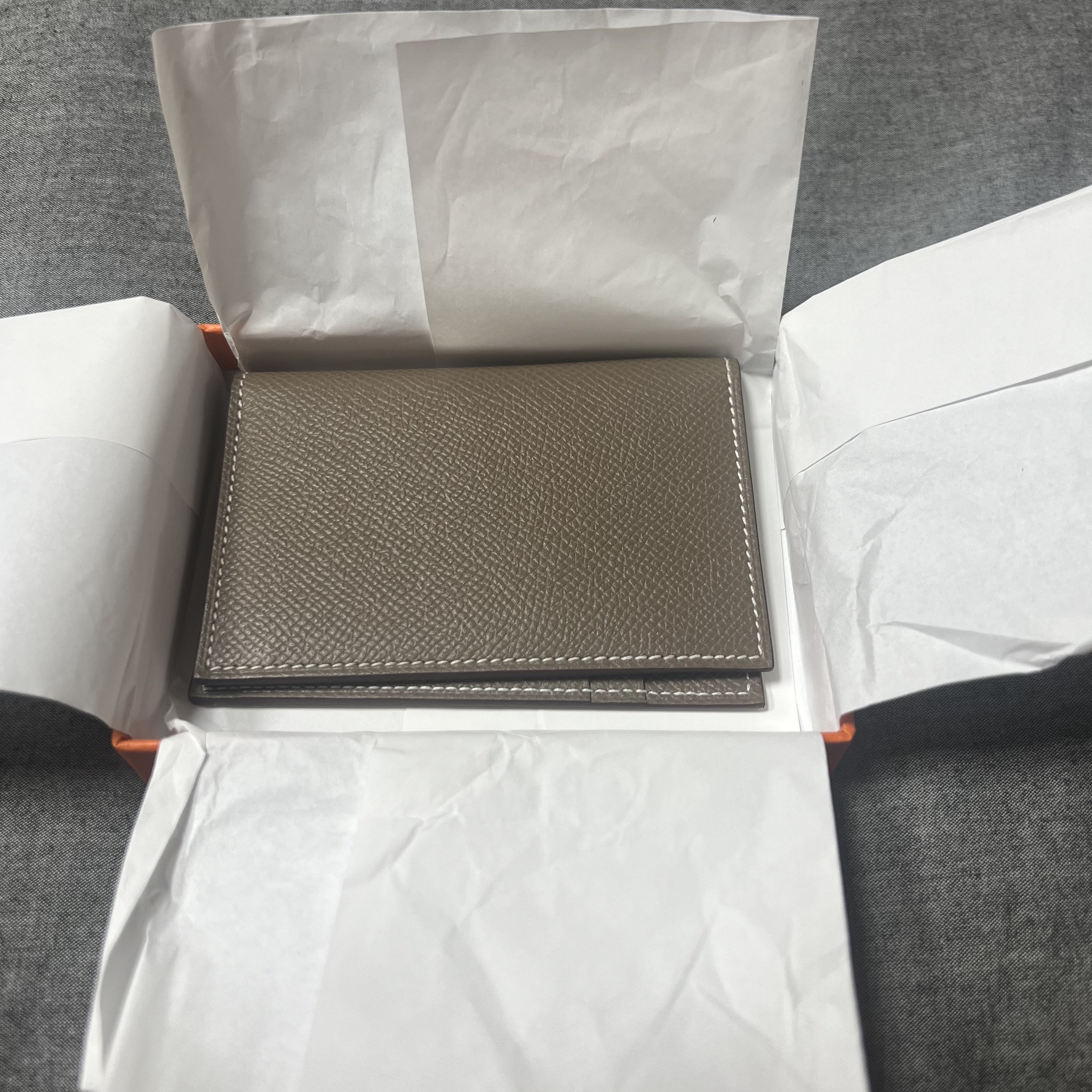 Hermes MC² Euclide Card Holder Epsom & Etoupe 착용 스타일 - 2