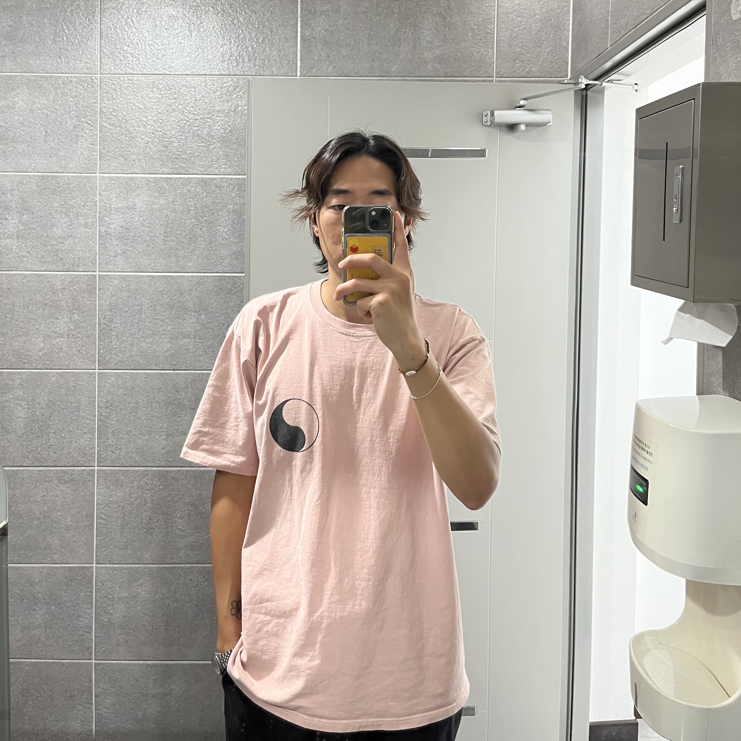 Stussy x Our Legacy Work Shop Yin Yang Pigment Dyed T-Shirt Blush 착용 스타일