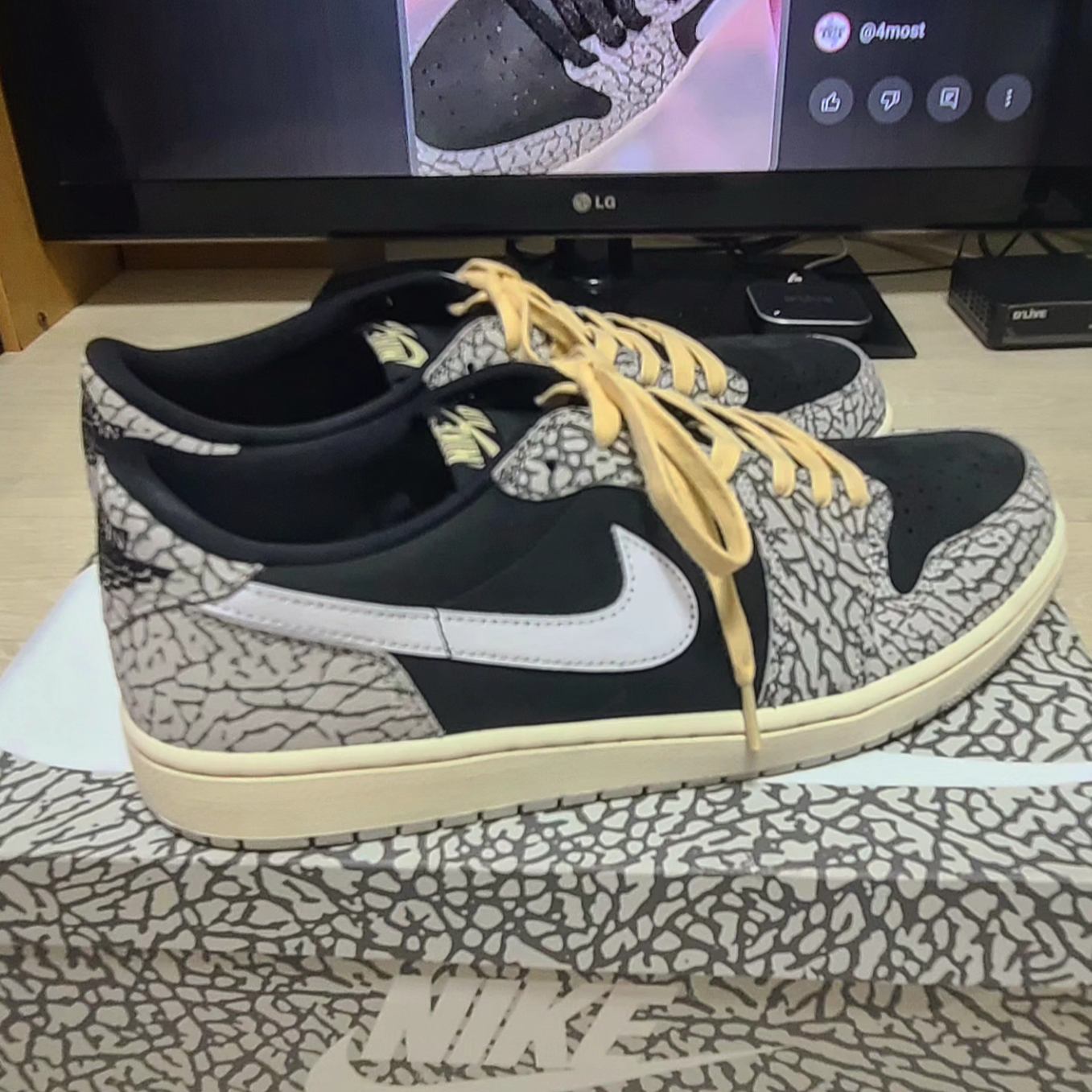 Jordan 1 Retro Low OG Black Cement 착용 스타일 - 2