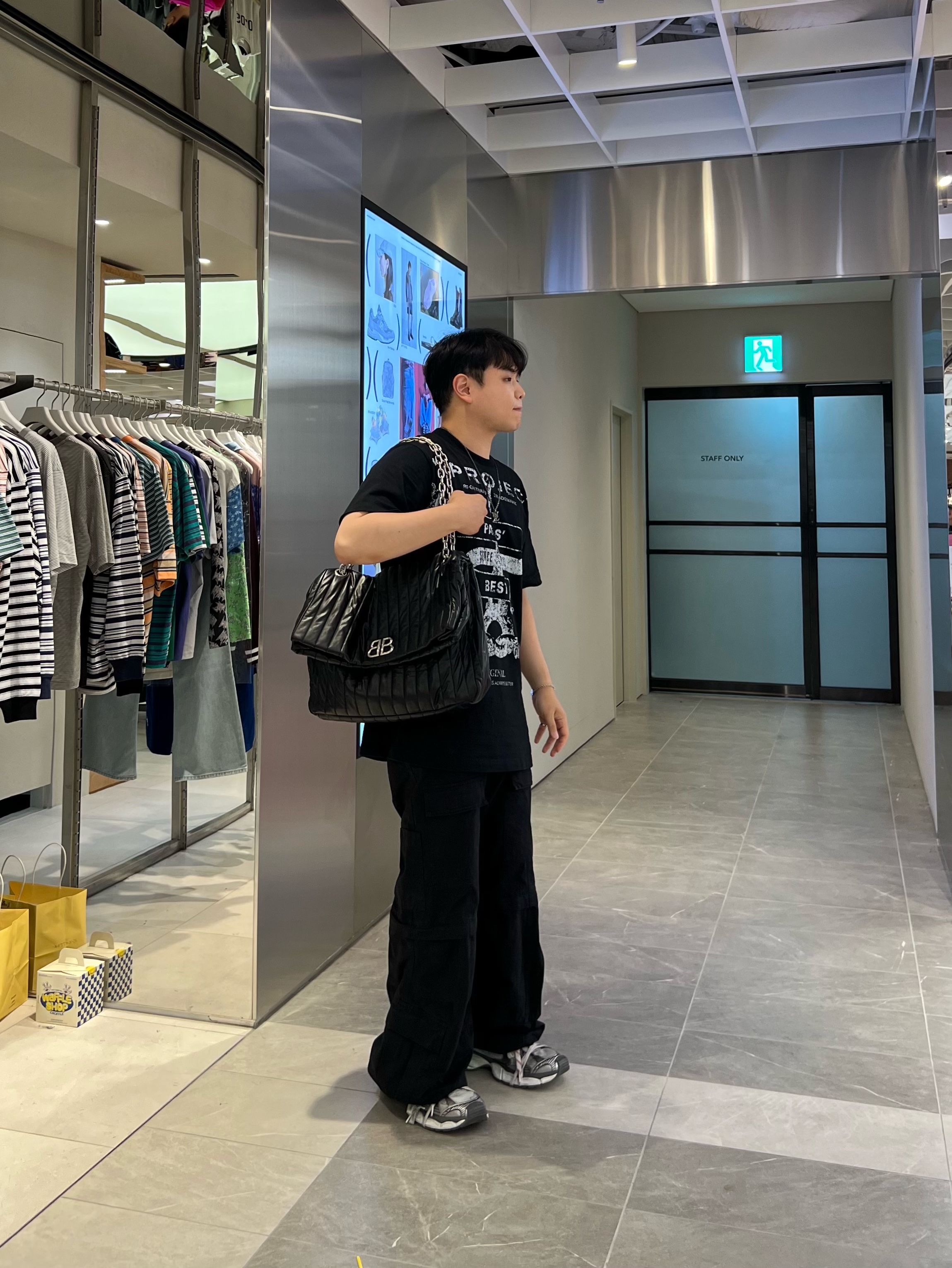 Y/Project Paris Best T-Shirt Black - 23SS, Balenciaga 3XL Sneakers Grey White Red 착용 스타일