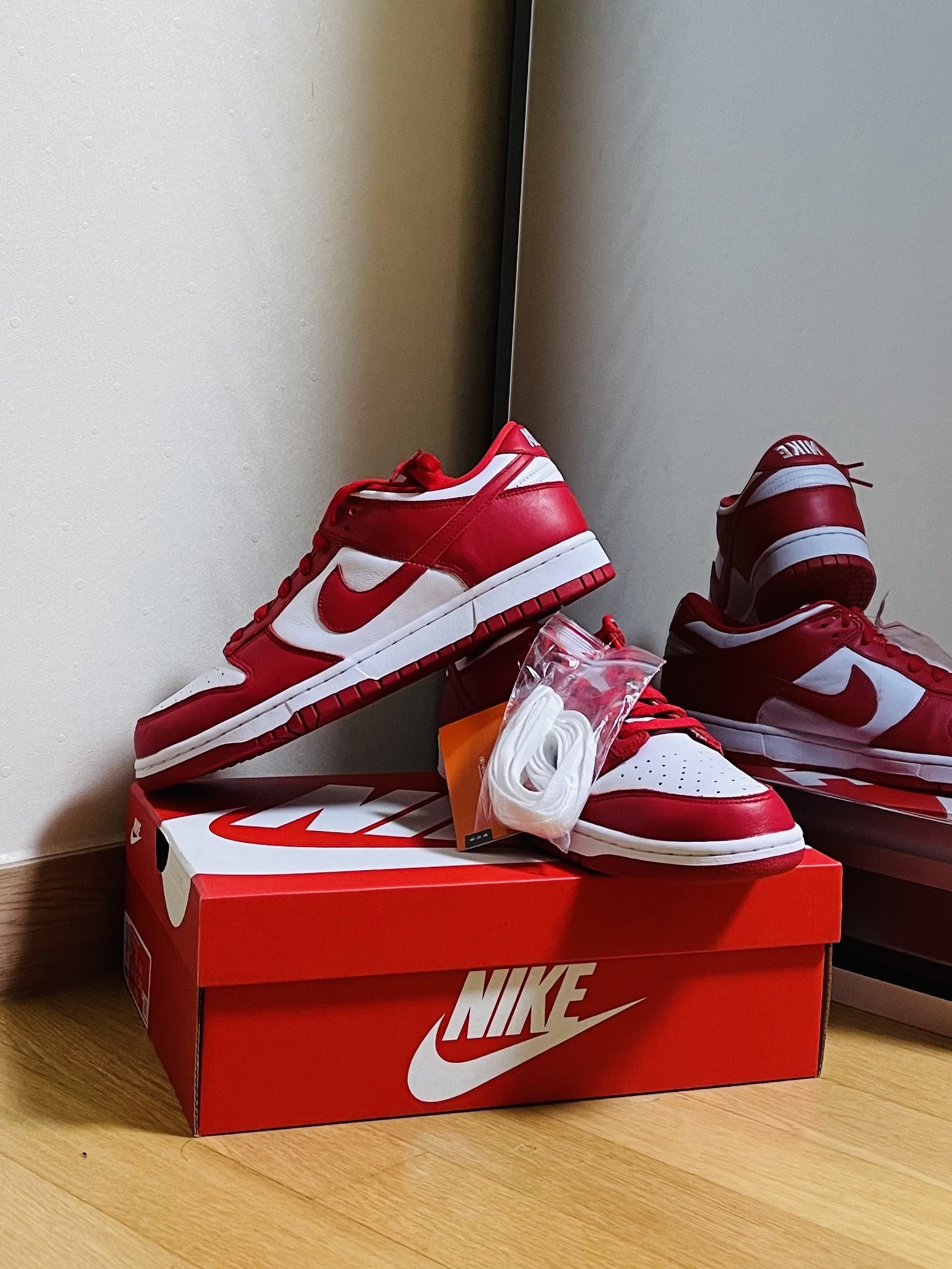 Nike Dunk Low SP University Red 2020, Nike Dunk Low SP White and University Red 2023 착용 스타일
