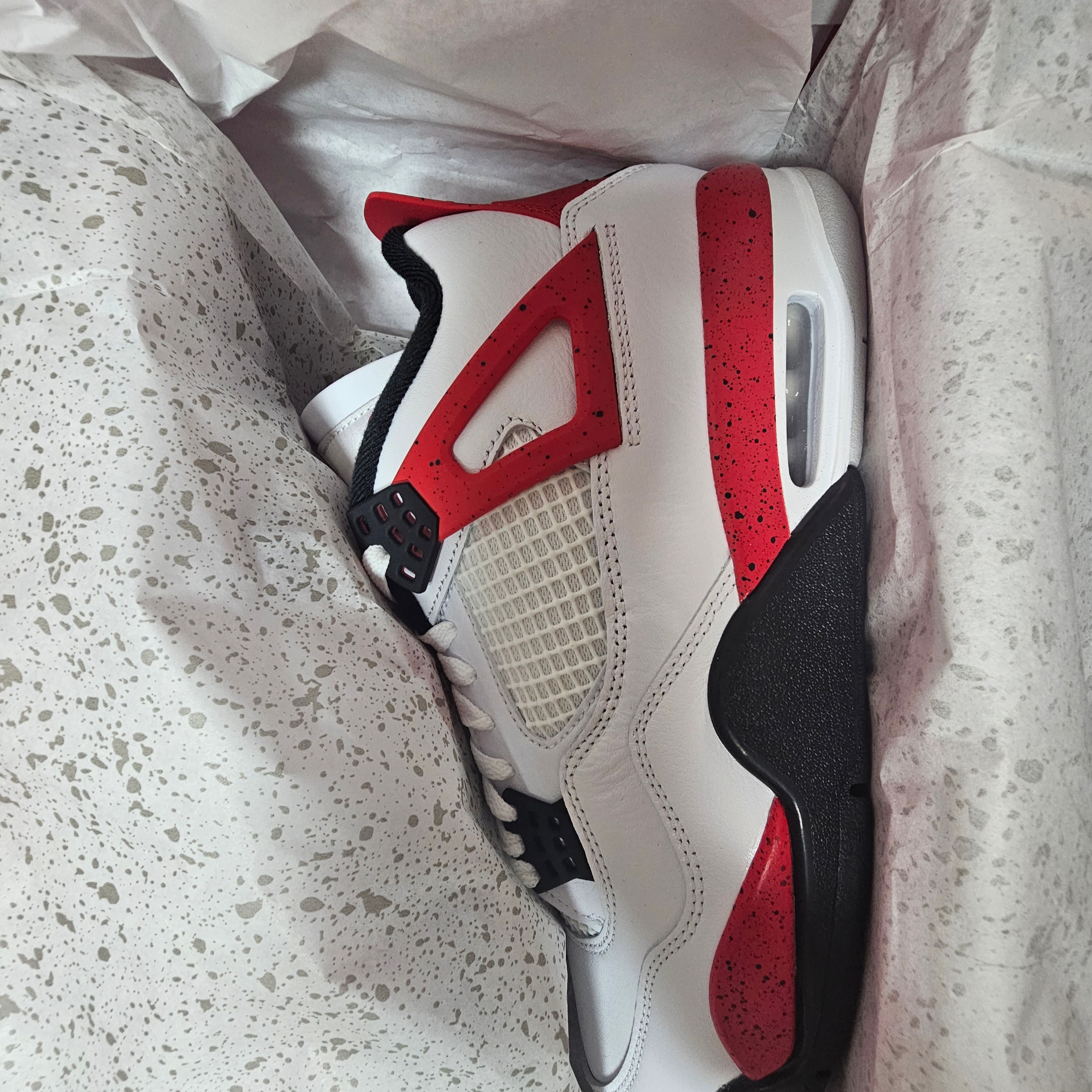 Jordan 4 Retro Red Cement 착용 스타일 - 2