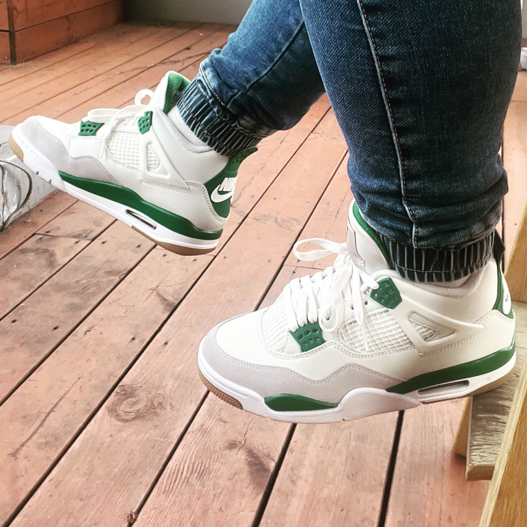 Jordan 4 x Nike SB Retro SP Pine Green 착용 스타일