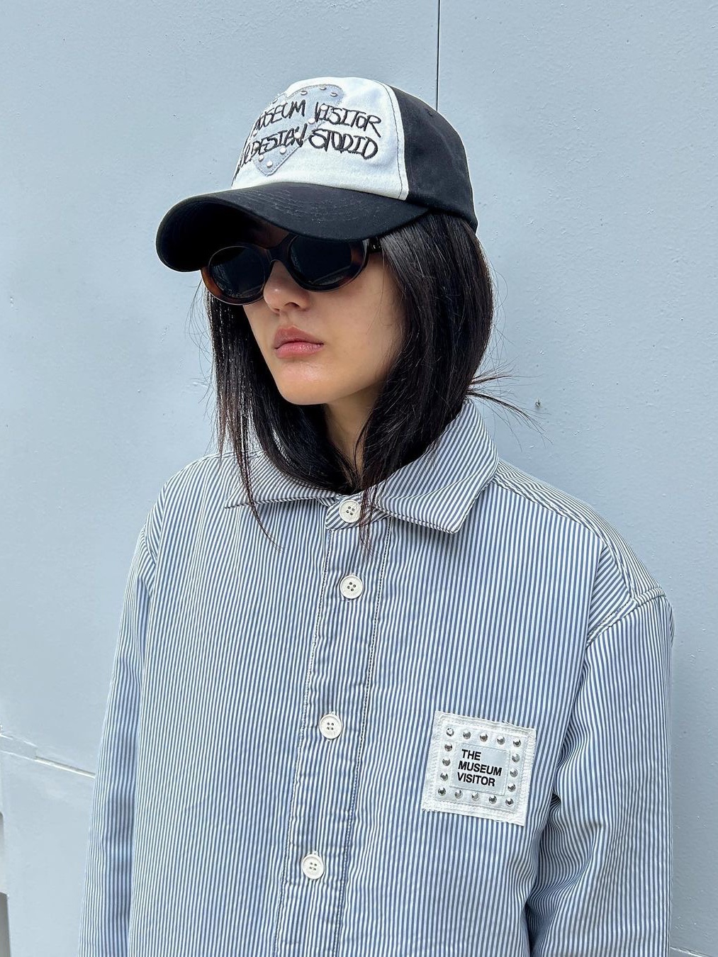 The Museum Visitor Heart Patch Stud Ballcap Black, The Museum Visitor Cubic Logo Stitched Padded Shirts Blue 착용 스타일