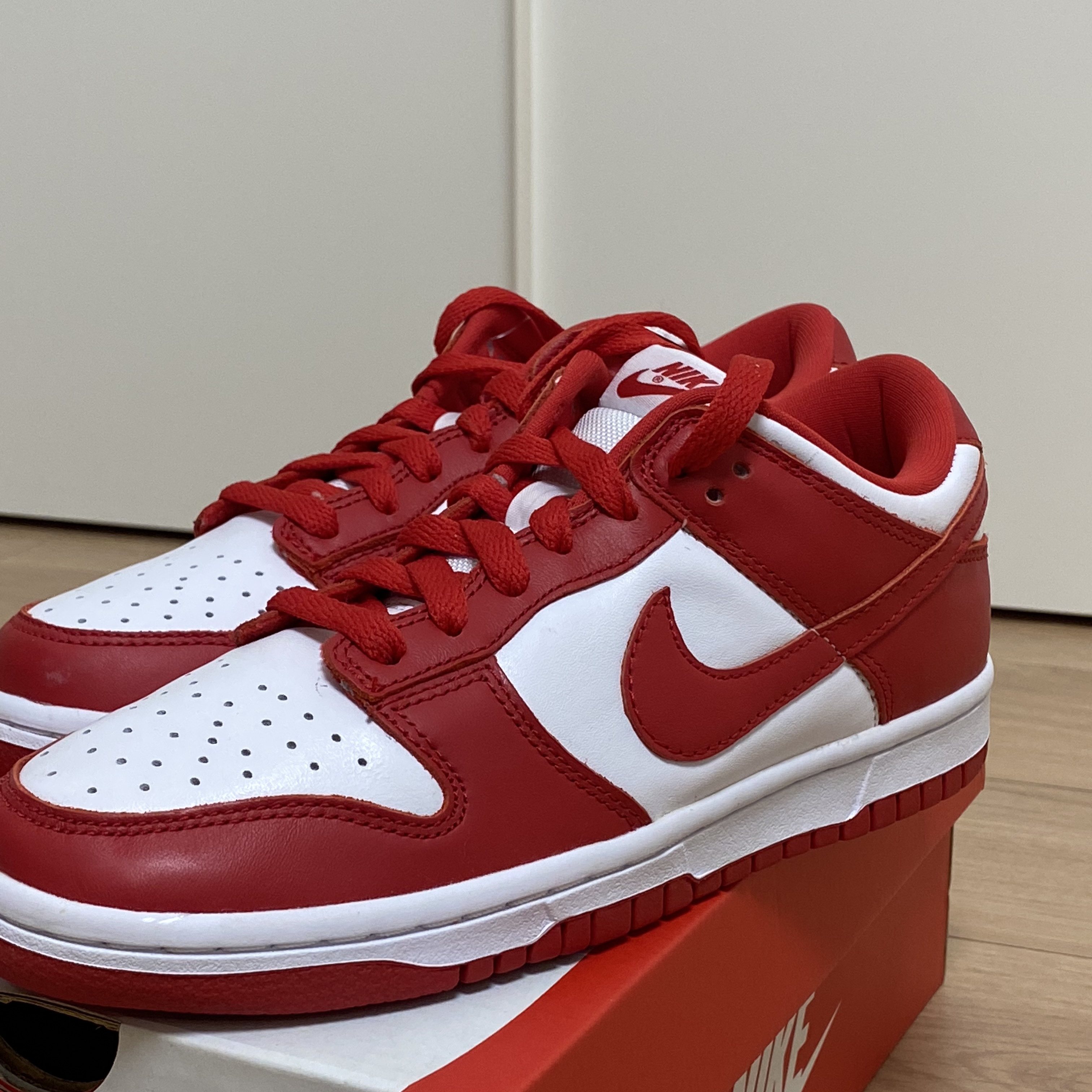 Nike Dunk Low SP White and University Red 2023 착용 스타일 - 2
