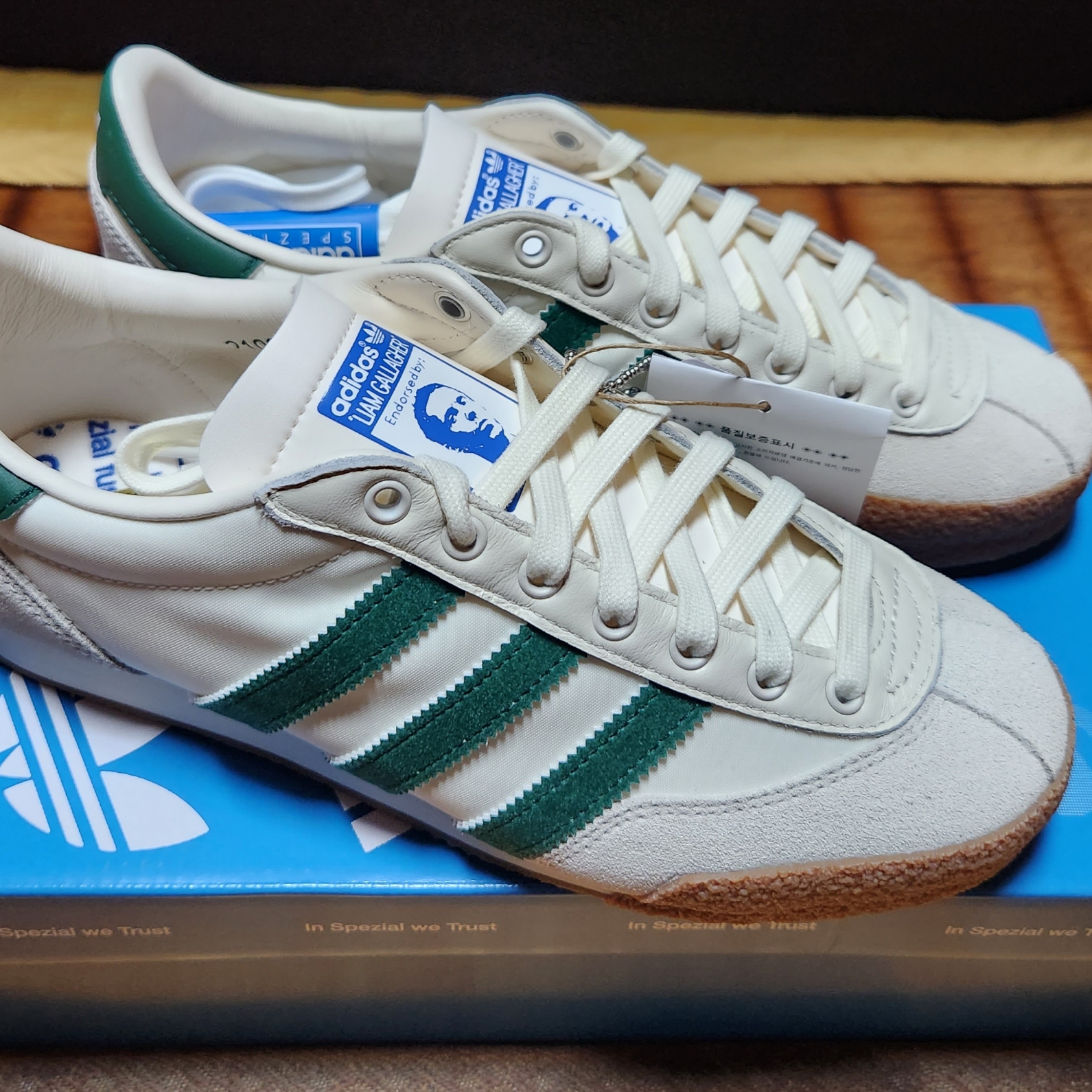 Adidas x Liam Gallagher Spezial LG II Cream White Collegiate Green 착용 스타일 - 2