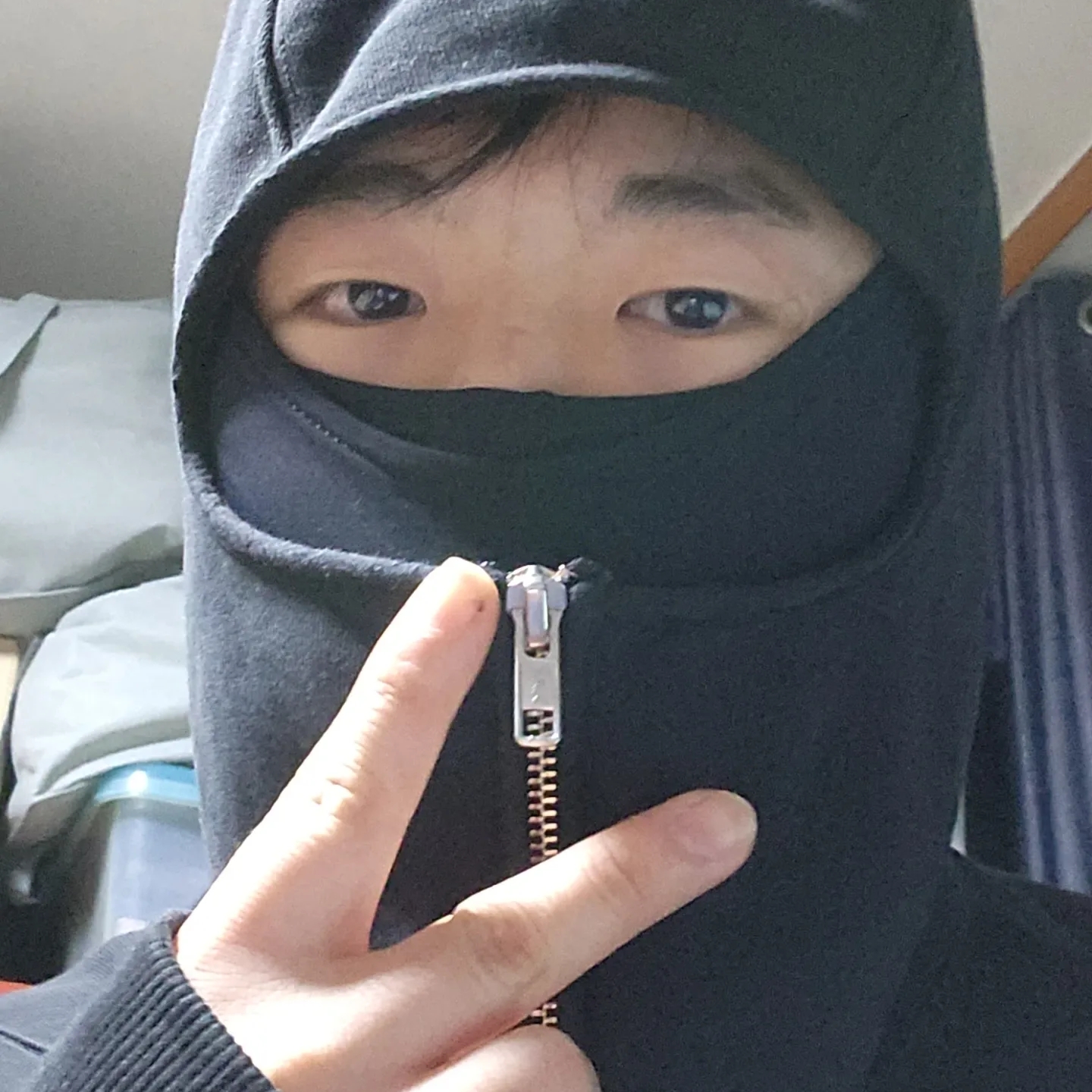 Farfromwhat Far Balaclava Hoodie Zip-Up Black, Salomon XT-6 Turtledove 착용 스타일 - 3