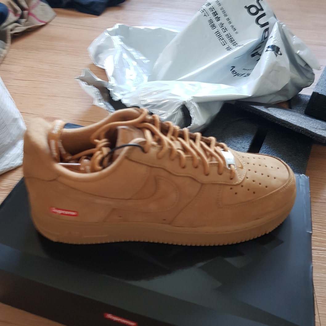 Nike x Supreme Air Force 1 Low Flax 착용 스타일