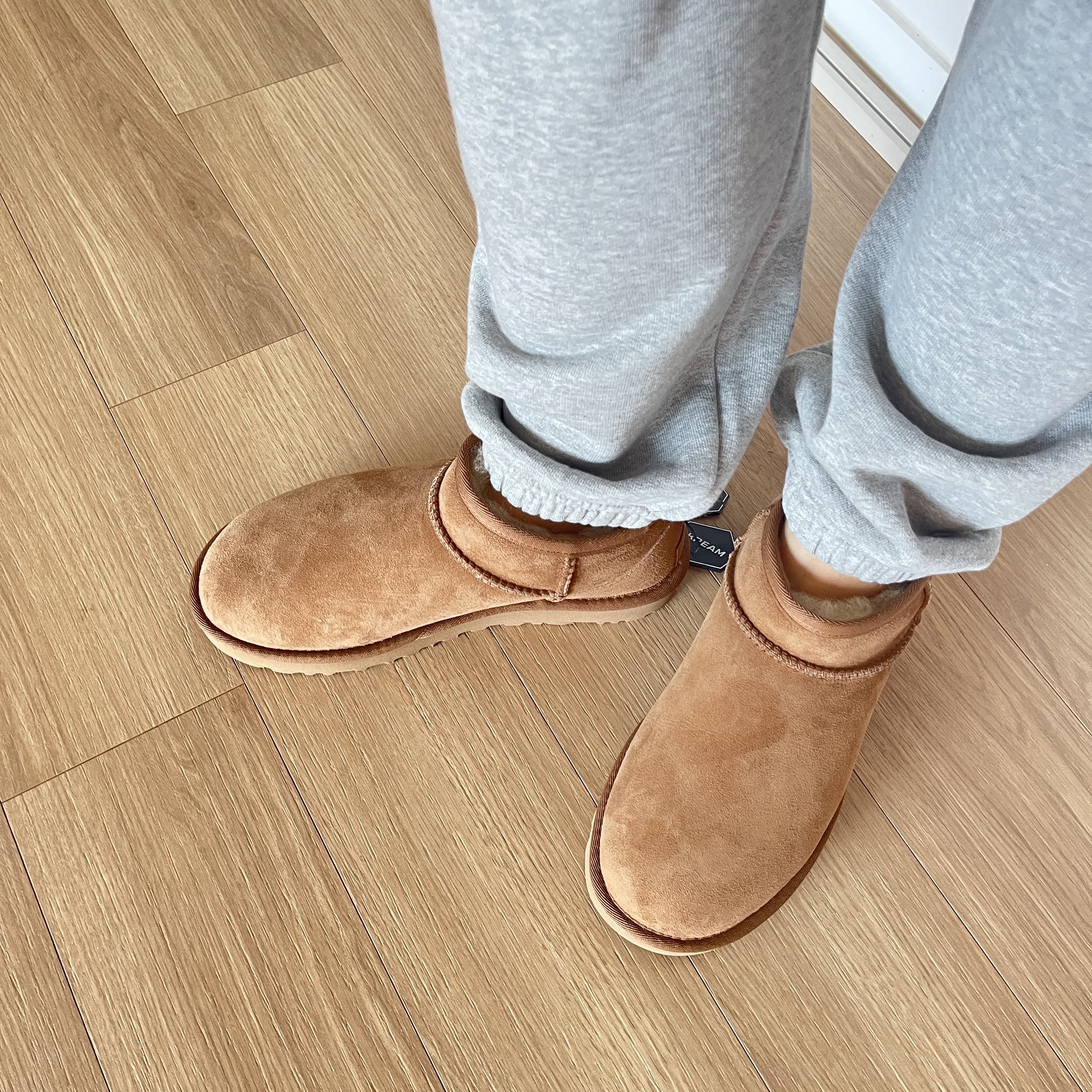 (W) UGG Classic Ultra Mini Boots Chestnut 착용 스타일