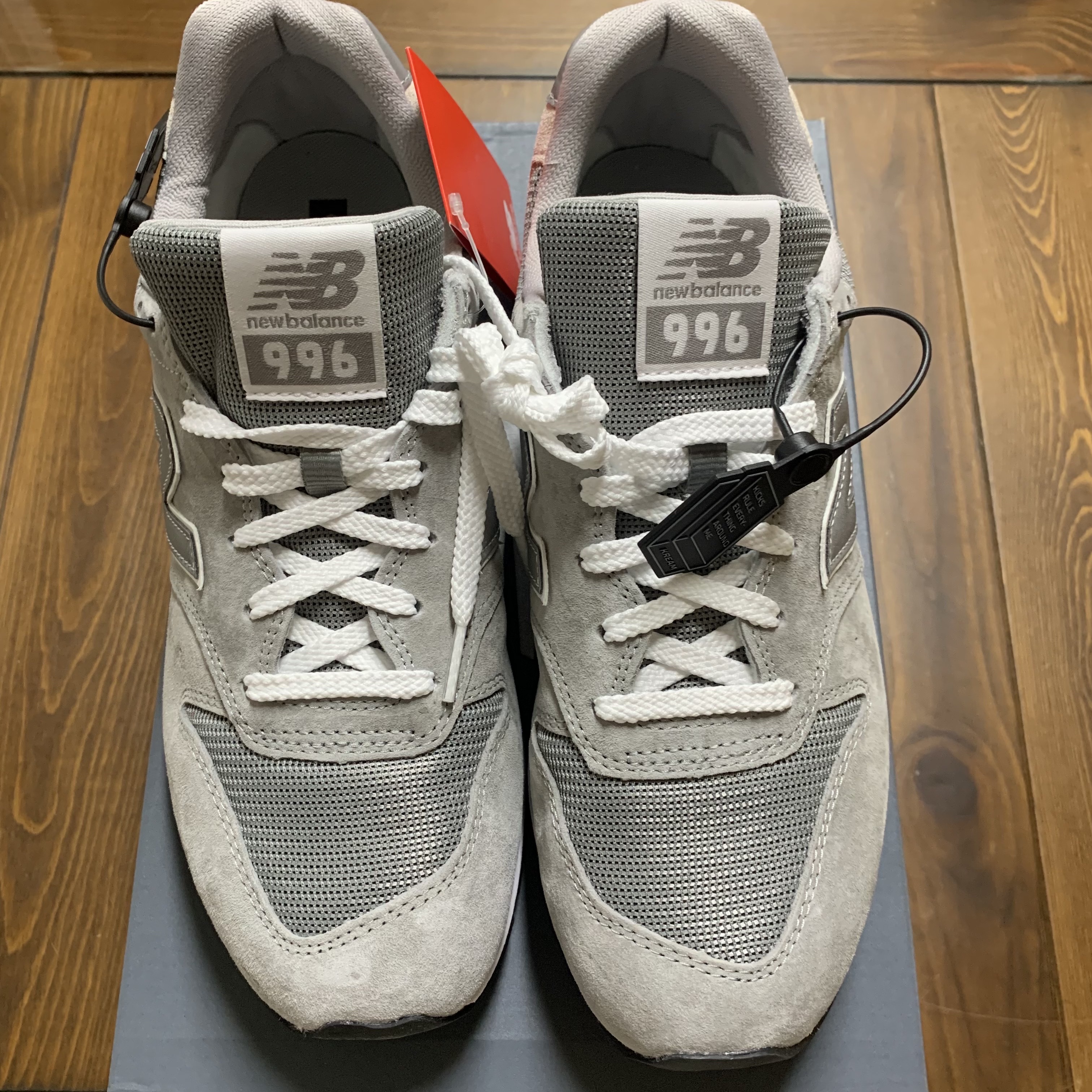 New Balance 996 Grey 착용 스타일 - 2