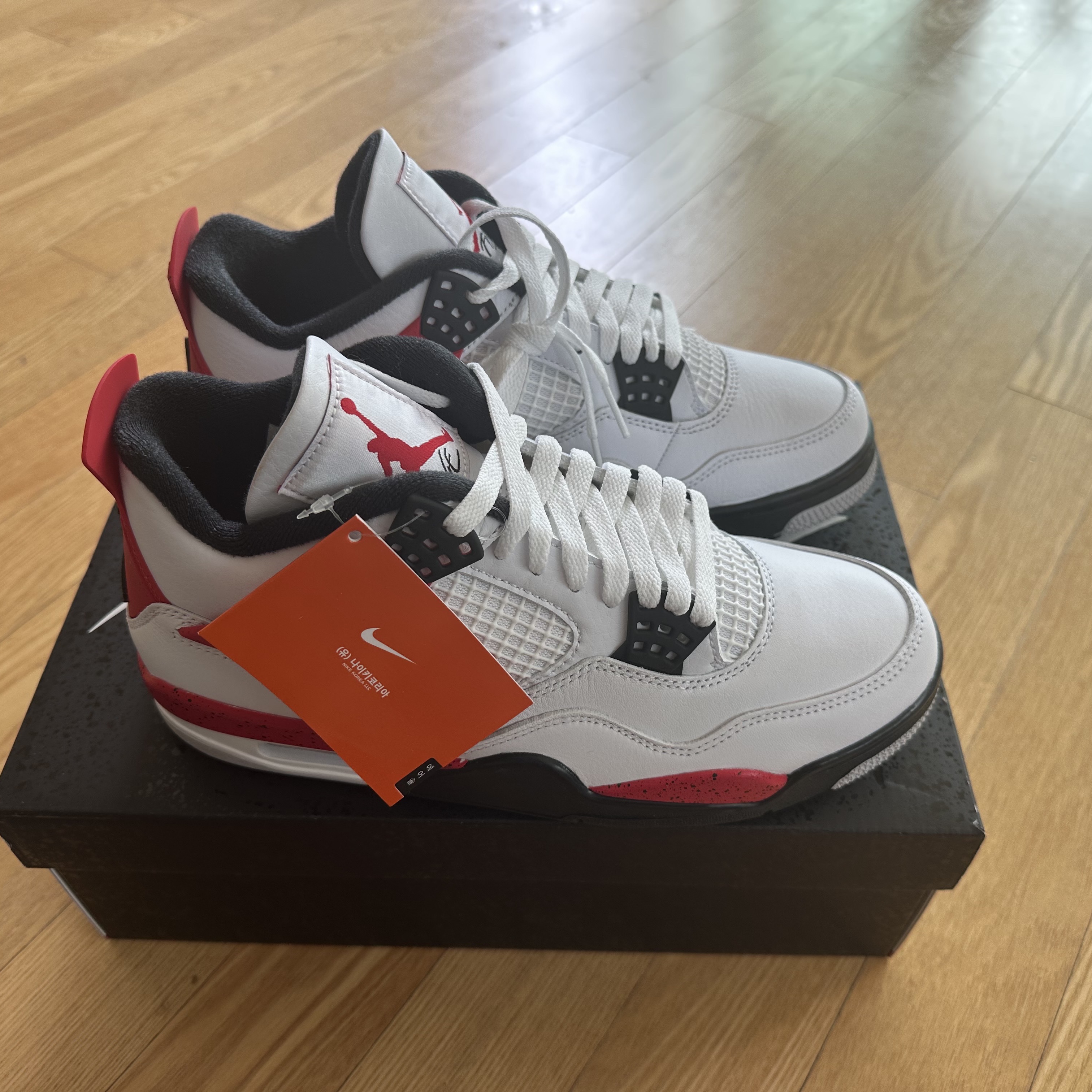 Jordan 4 Retro Red Cement 착용 스타일