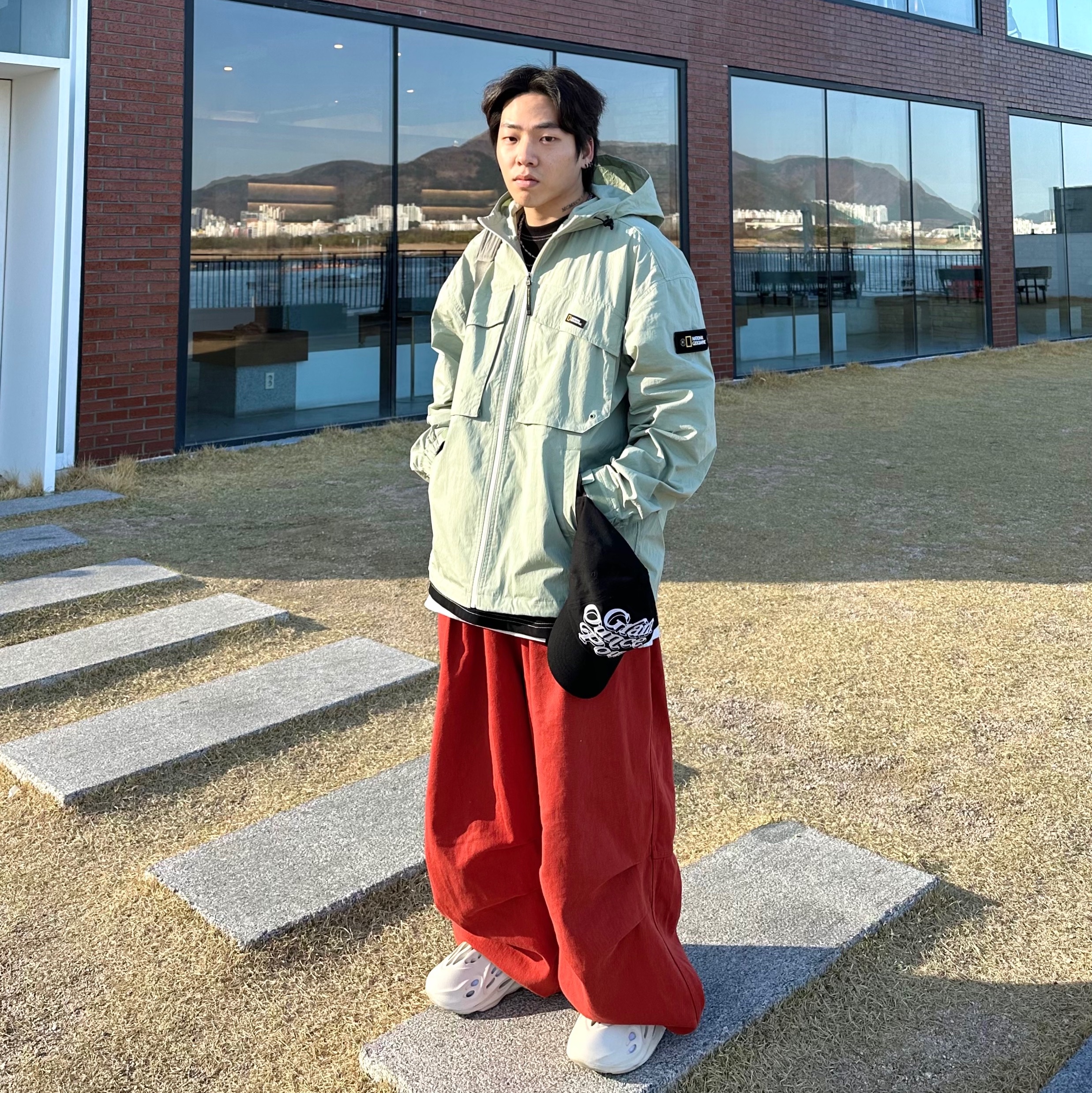 Adidas Yeezy Foam RNNR Ararat 착용 스타일 - 3