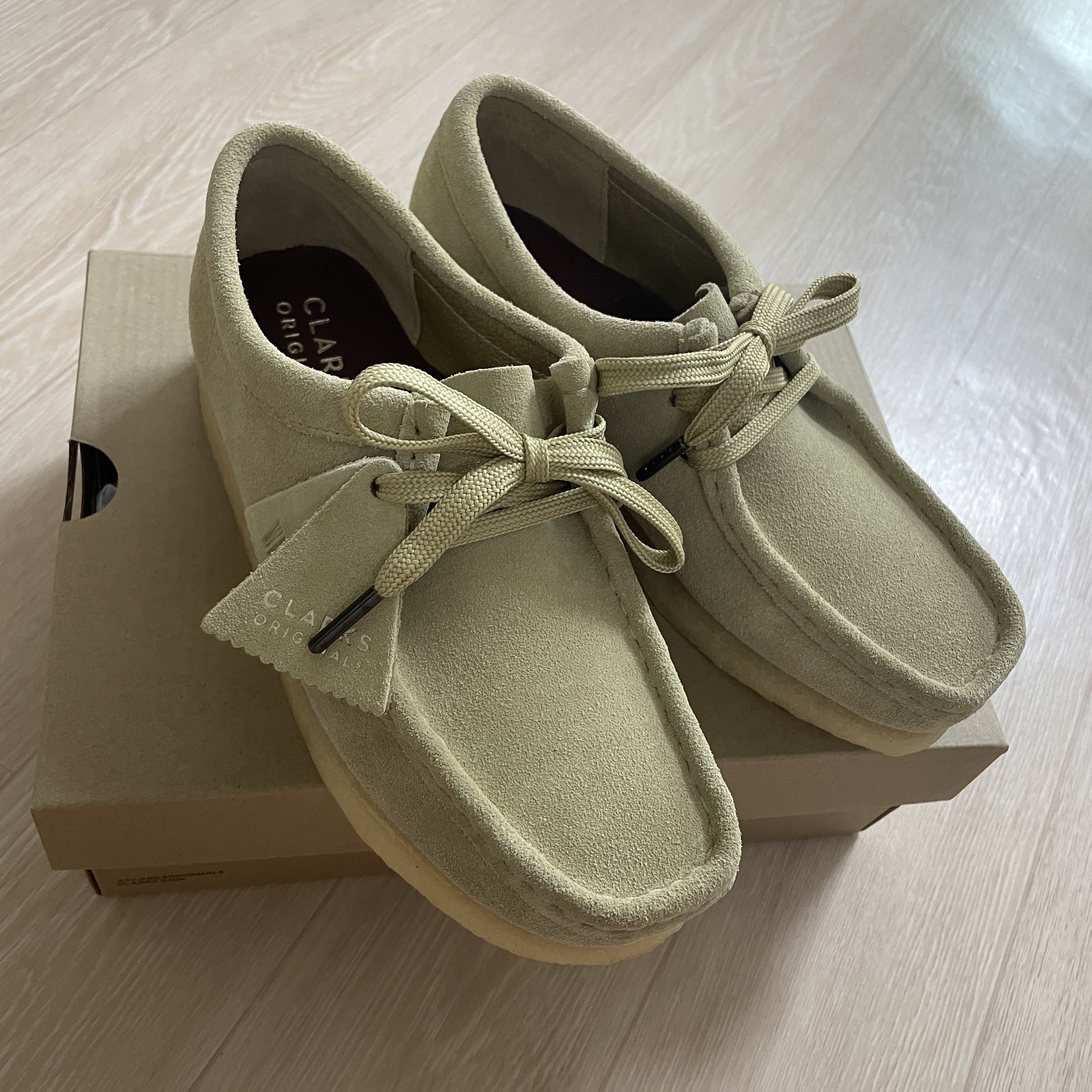 (W) Clarks Wallabee Maple Suede 착용 스타일 - 1
