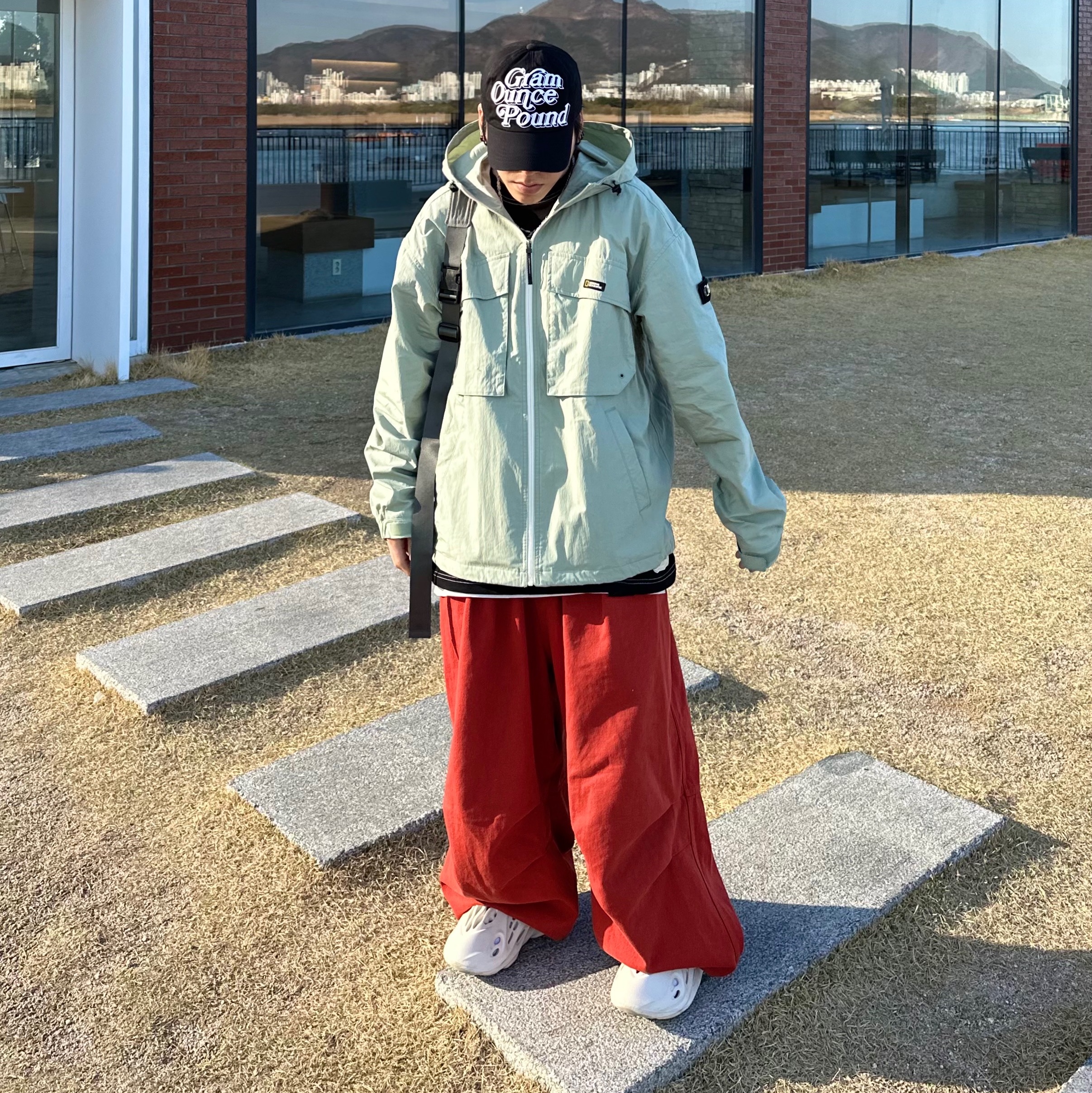 Adidas Yeezy Foam RNNR Ararat 착용 스타일 - 4