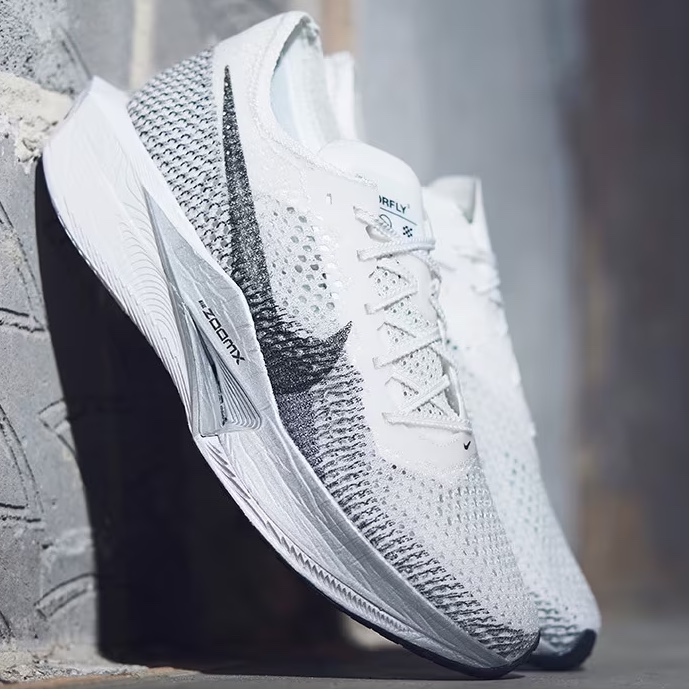Nike ZoomX Vaporfly Next% 3 White Grey, Nike Air Zoom Alphafly Next% Flyknit Rawdacious 착용 스타일 - 3