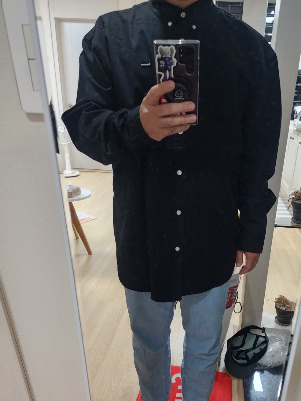 Supreme Small Box Shirt Black - 23FW 착용 스타일