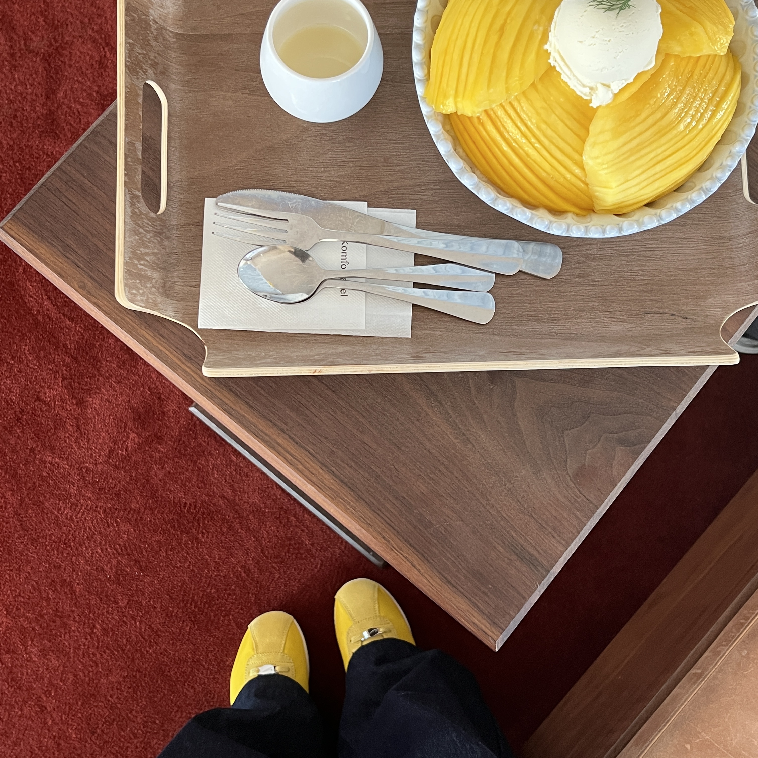 (W) Nike Cortez Vivid Sulfur 착용 스타일 - 2