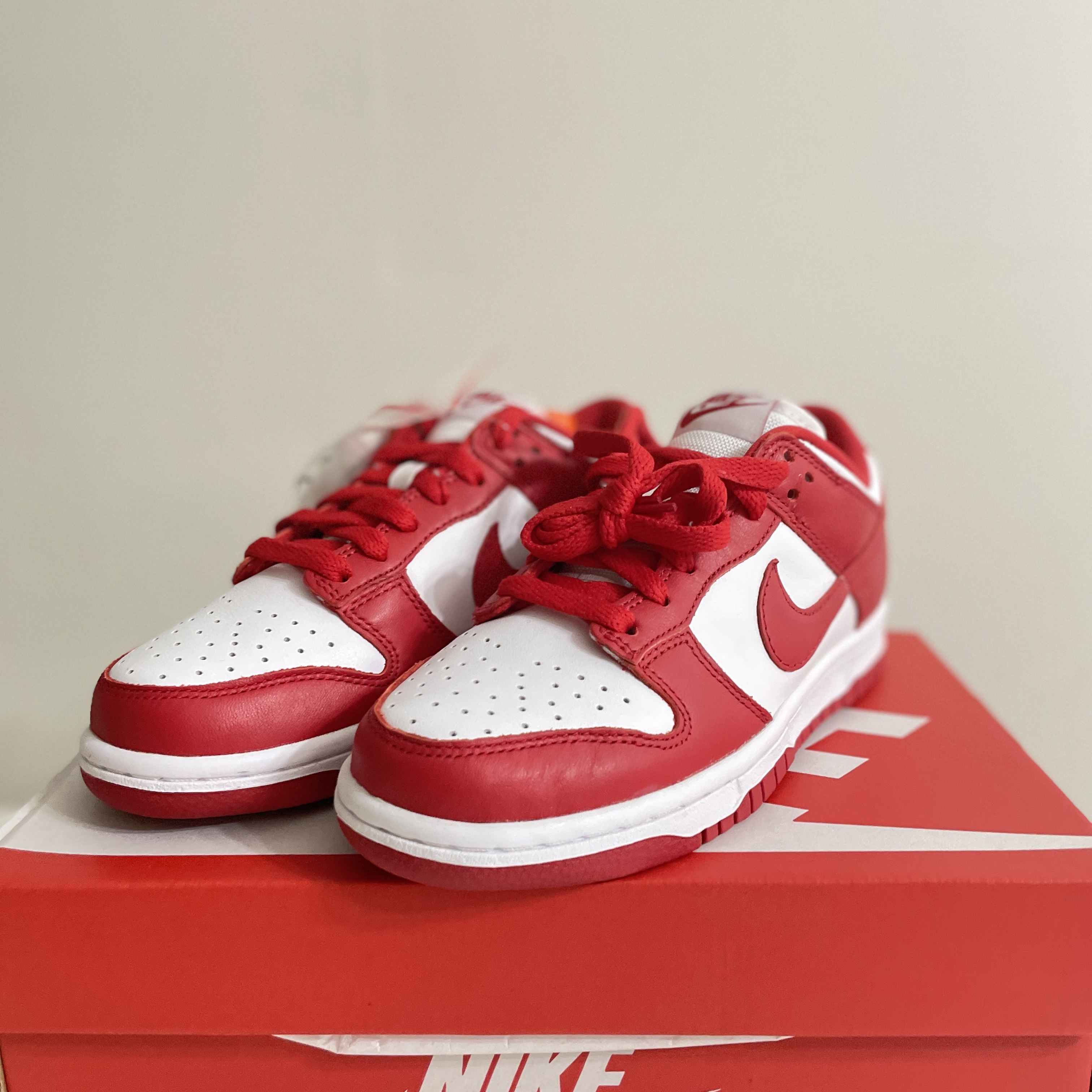Nike Dunk Low SP White and University Red 2023 착용 스타일 - 1