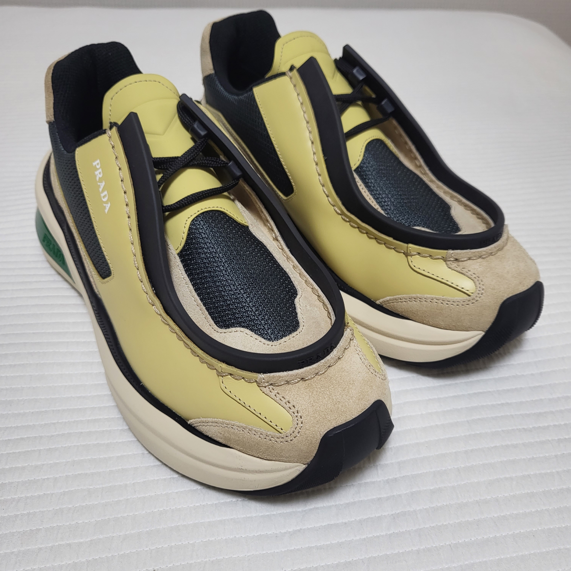 Prada Brushed Leather Sneakers with Bike Fabric and Suede Elements Vanilla Anthracite 착용 스타일 - 2