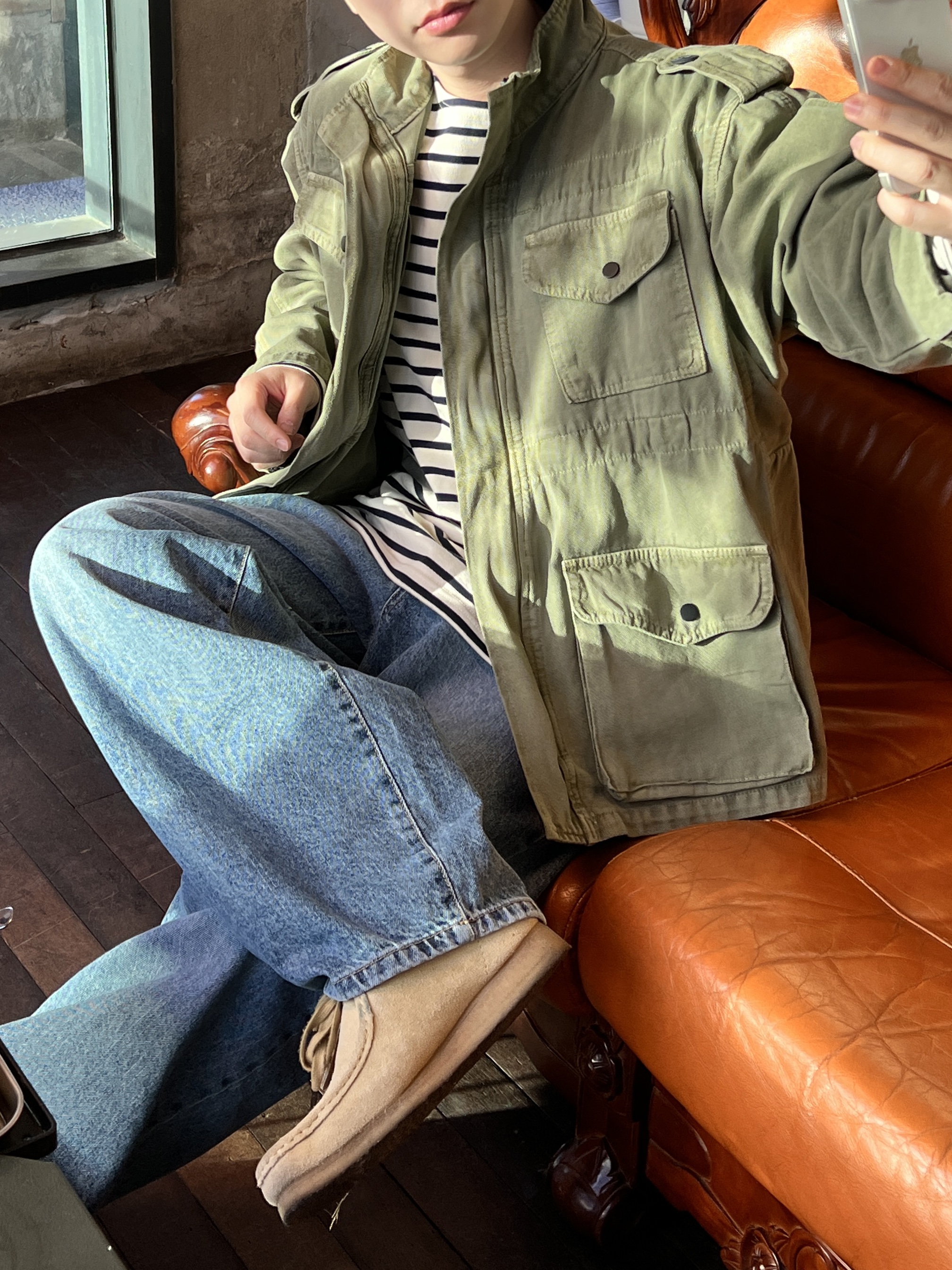 Clarks Wallabee Maple Suede 착용 스타일 - 3