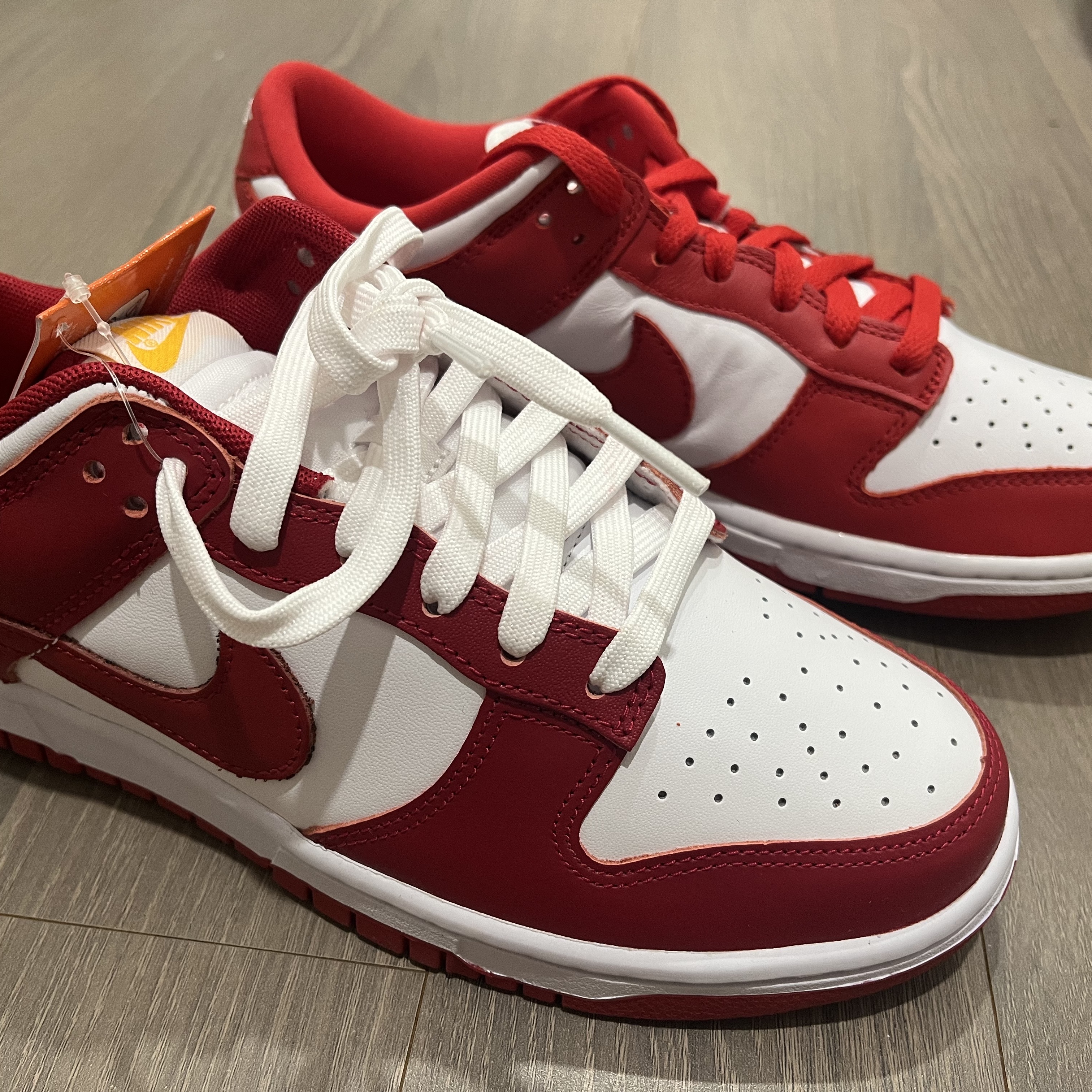 Nike Dunk Low SP White and University Red 2023, Nike Dunk Low Retro Gym Red 착용 스타일 - 4