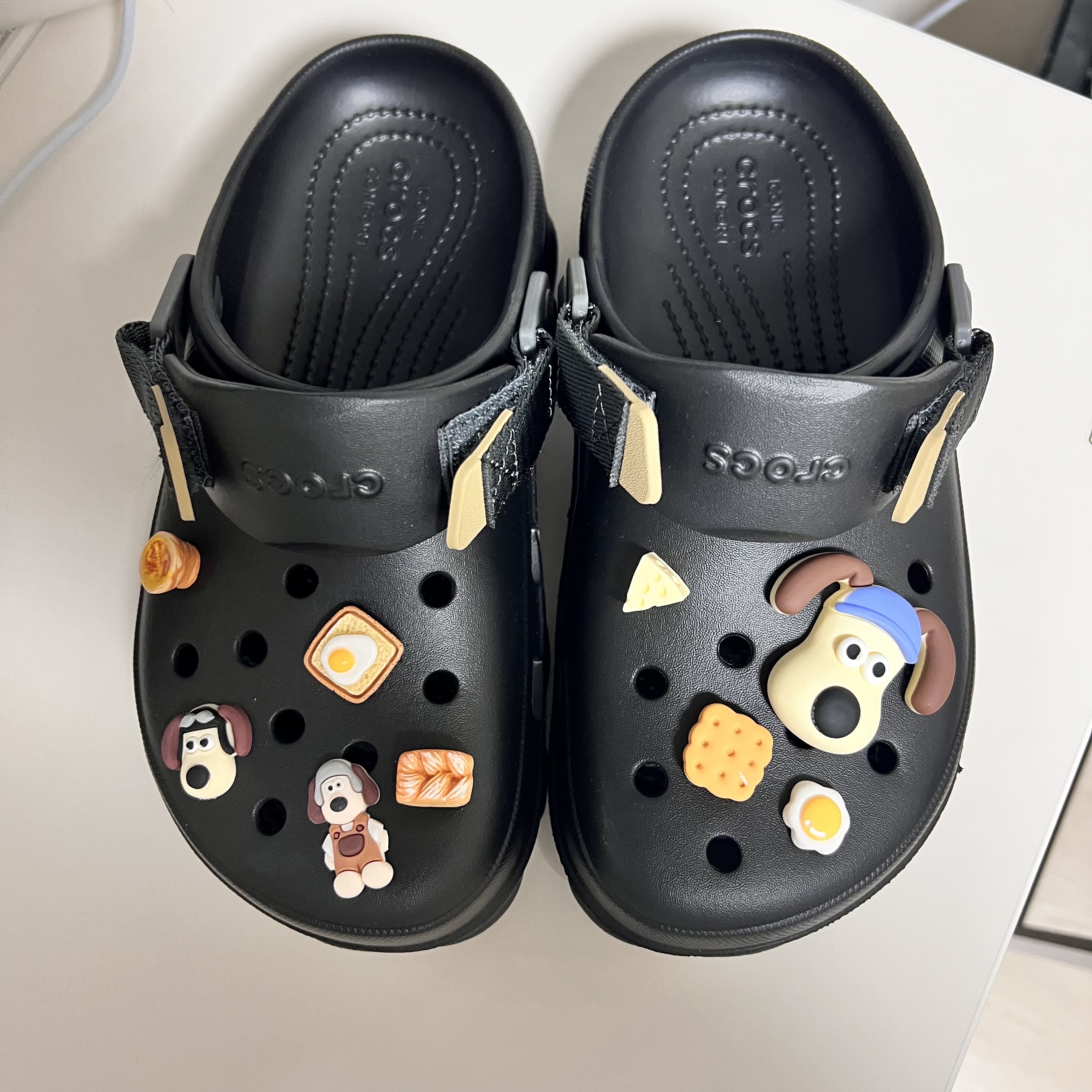 Crocs All Terrain Clog Black 착용 스타일