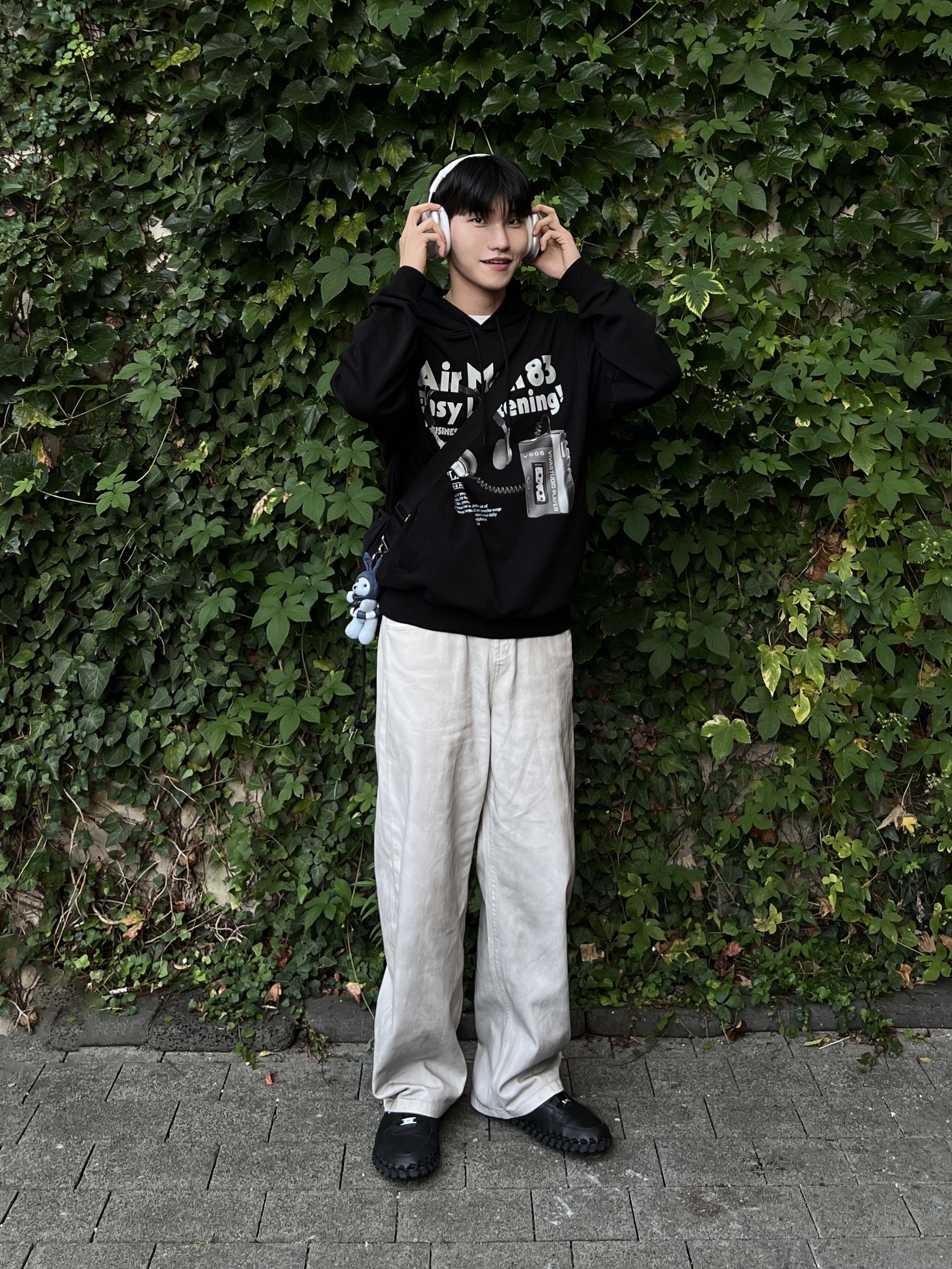 Nike x Jacquemus J Force 1 Low LX SP Black, Apple AirPods Max Lightning Silver (Korean Ver.) 착용 스타일 - 1