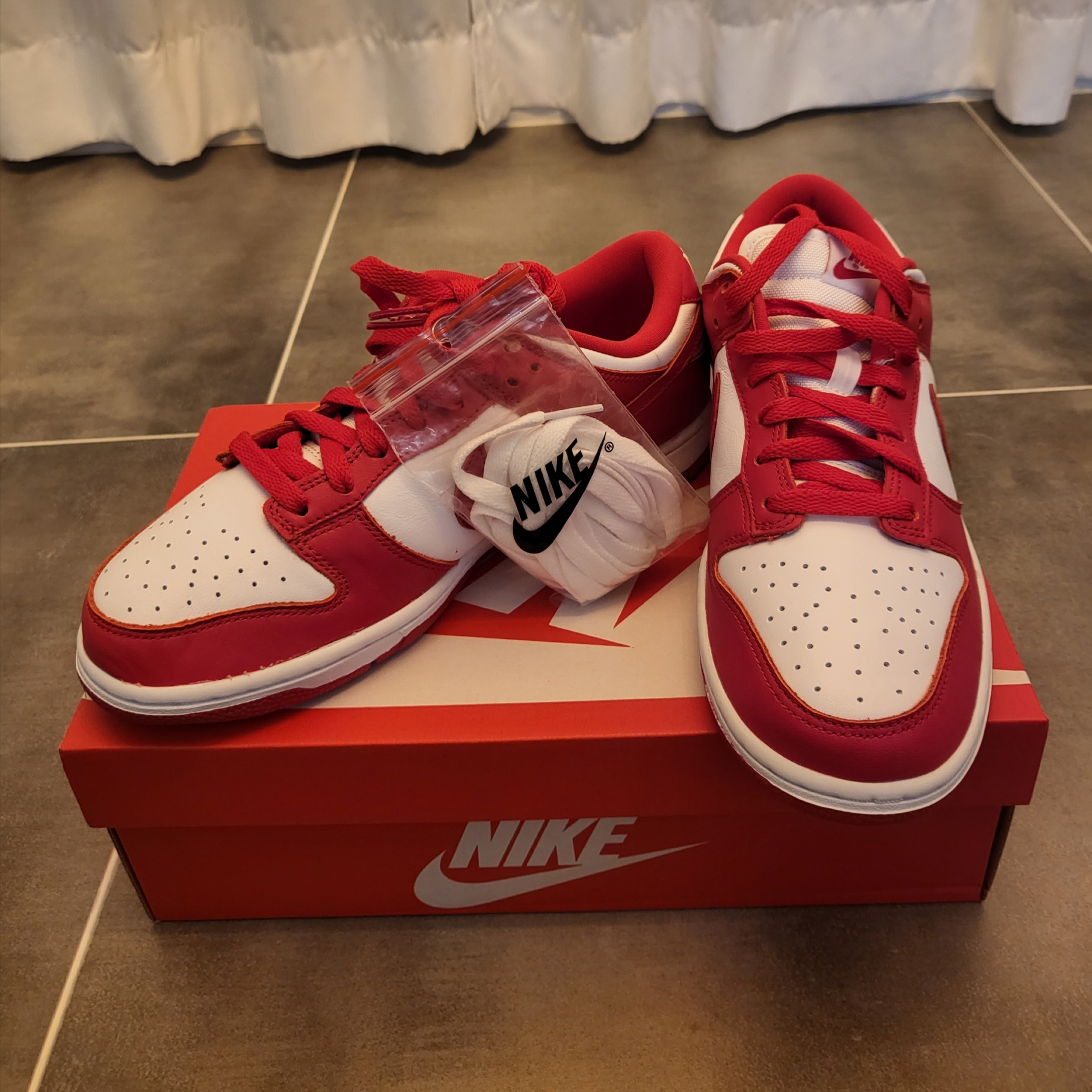 Nike Dunk Low SP White and University Red 2023 착용 스타일 - 3