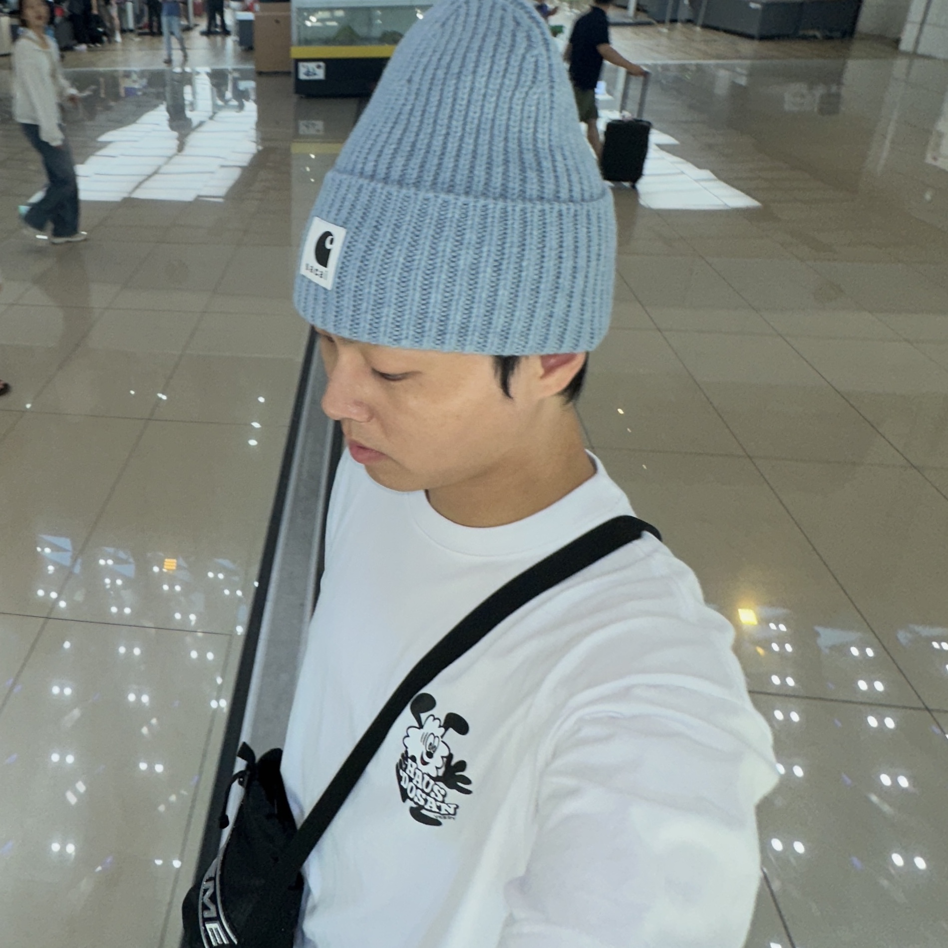 Sacai x Carhartt WIP Beanie Light Blue 착용 스타일
