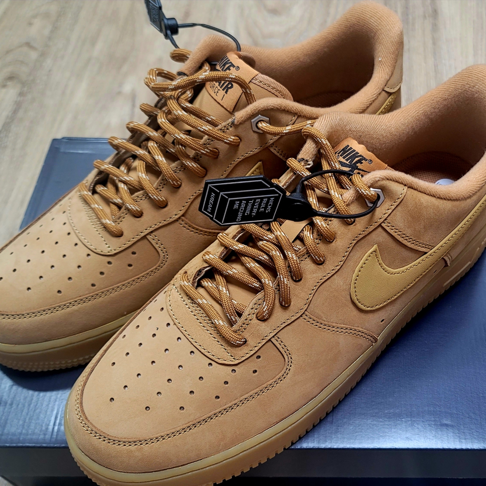Nike Air Force 1 '07 WB Flax 착용 스타일