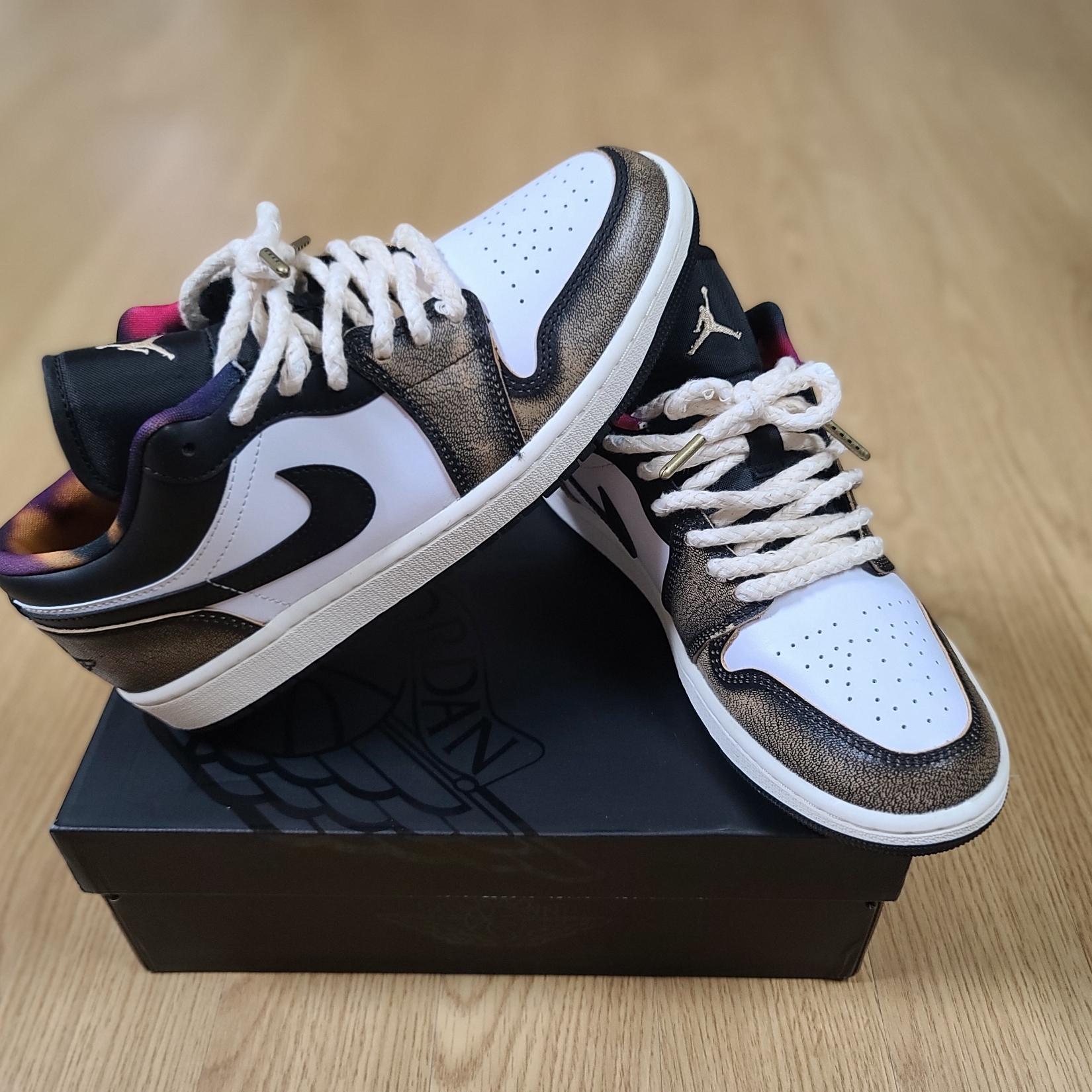 Jordan 1 Low SE Black White Onyx 착용 스타일