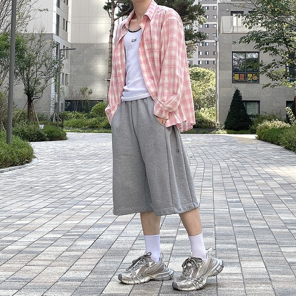 Balenciaga 3XL Sneakers Light Beige 착용 스타일