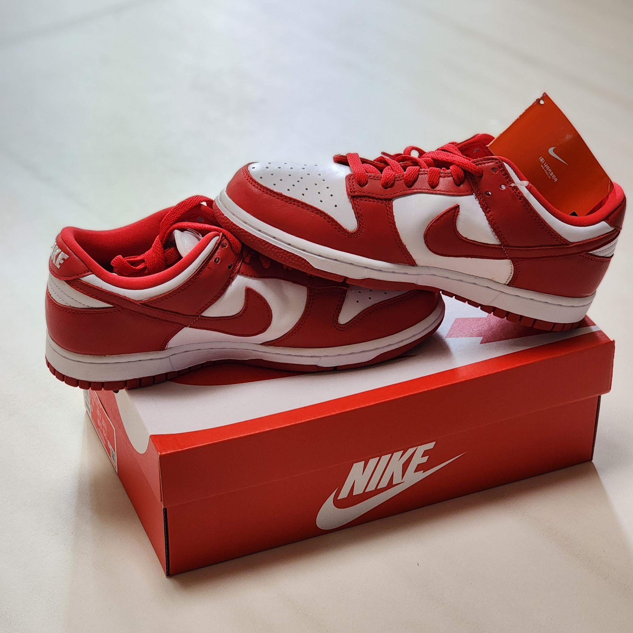 Nike Dunk Low SP White and University Red 2023 착용 스타일 - 1