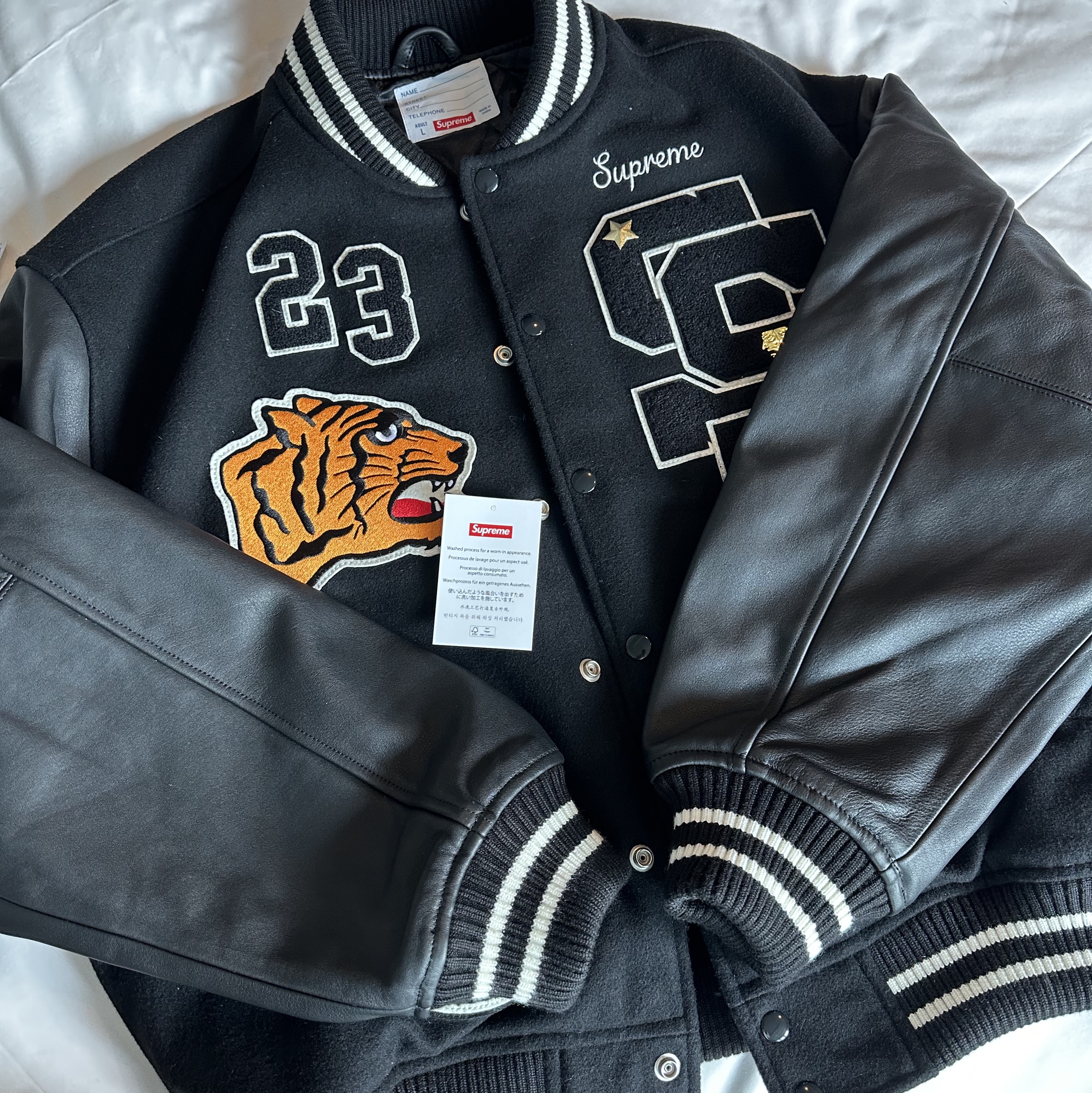 Supreme Tiger Varsity Jacket Black - 23FW 착용 스타일