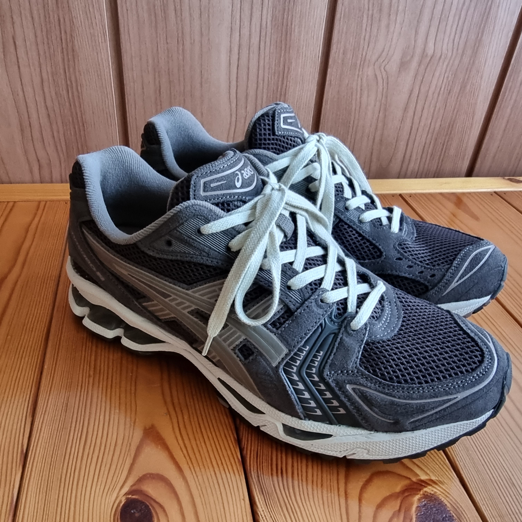 Asics Gel-Kayano 14 Dark Sepia Dark Taupe 착용 스타일 - 1